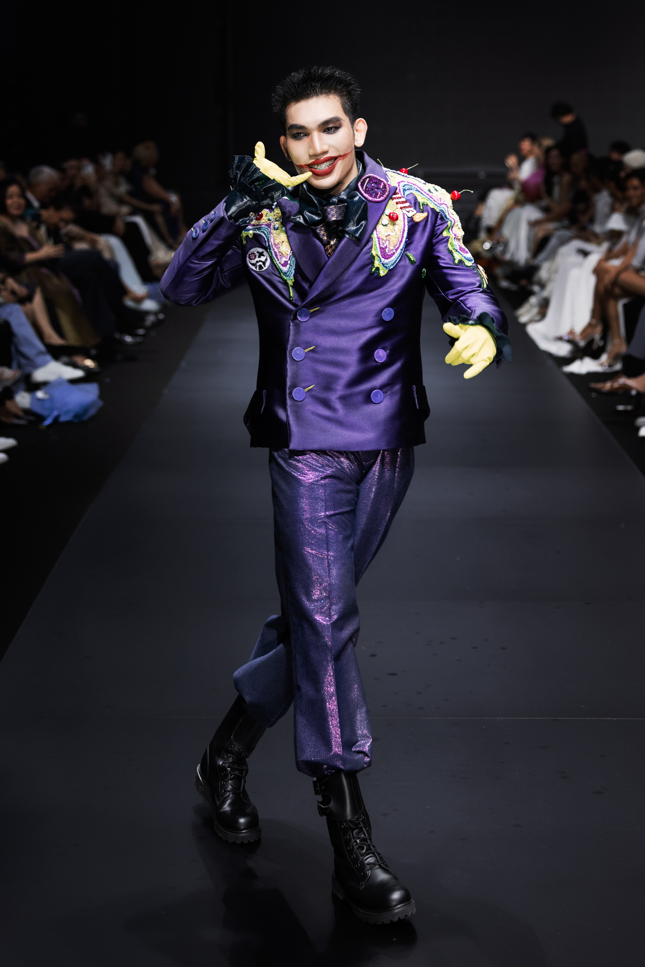'Vở diễn thời trang' đặc sắc của nhà thiết kế Haute Couture Julien Fournié - Ảnh 4. Haute Couture - Ảnh 4.