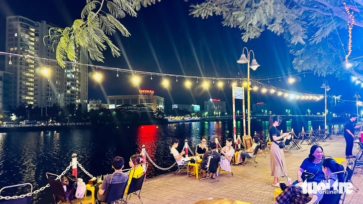 What to do in Long Xuyen City, a Mekong Delta hub of history and cuisine - Ảnh 1.