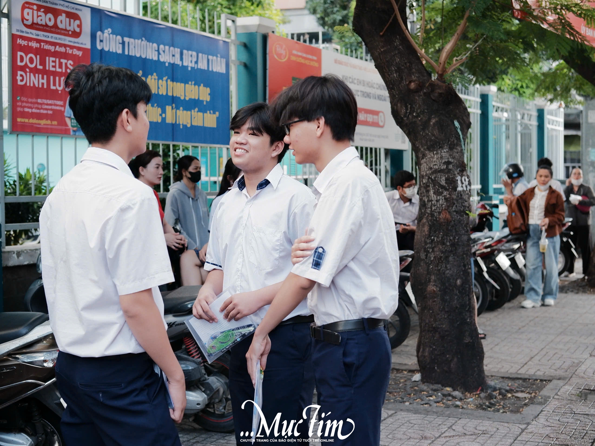 Thí sinh 2K10 đến sớm, sẵn sàng cho kỳ thi tuyển sinh vào lớp 10- Ảnh 2.