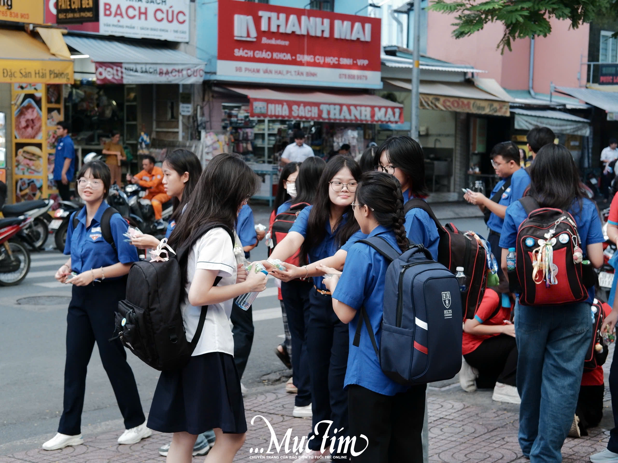Thí sinh 2K10 đến sớm, sẵn sàng cho kỳ thi tuyển sinh vào lớp 10- Ảnh 3.