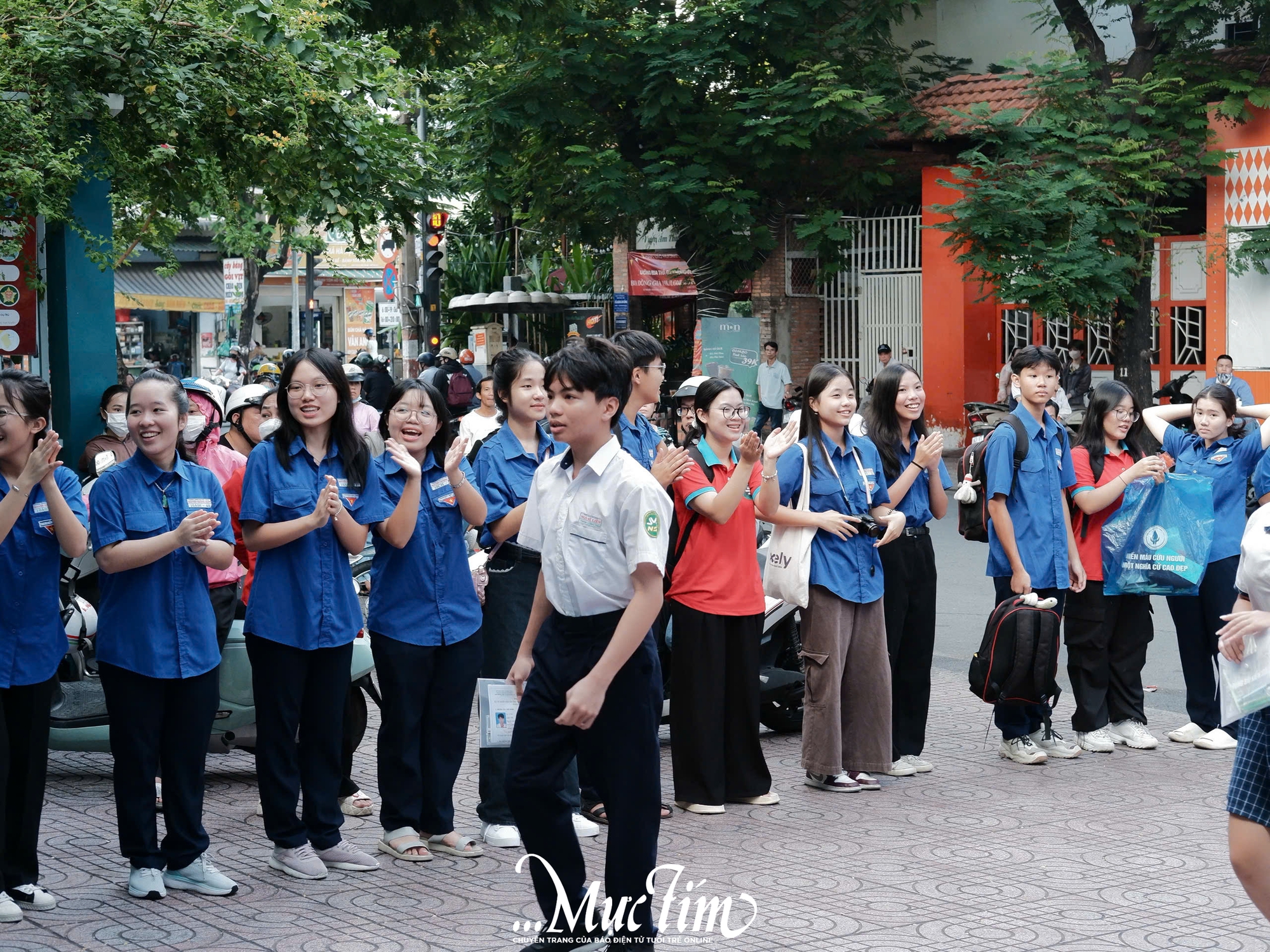 Thí sinh 2K10 đến sớm, sẵn sàng cho kỳ thi tuyển sinh vào lớp 10- Ảnh 5.