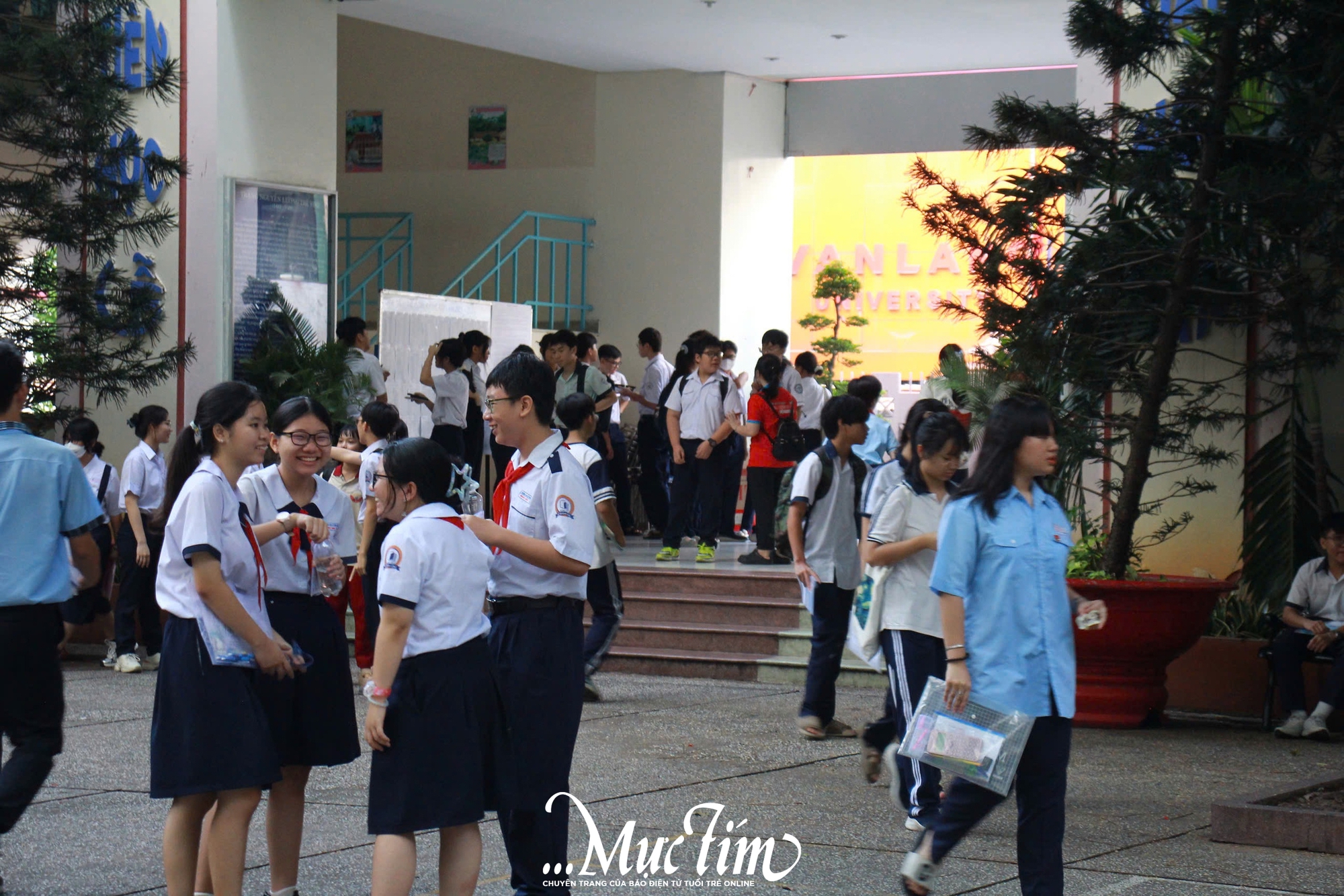 Thí sinh 2K10 đến sớm, sẵn sàng cho kỳ thi tuyển sinh vào lớp 10- Ảnh 10.