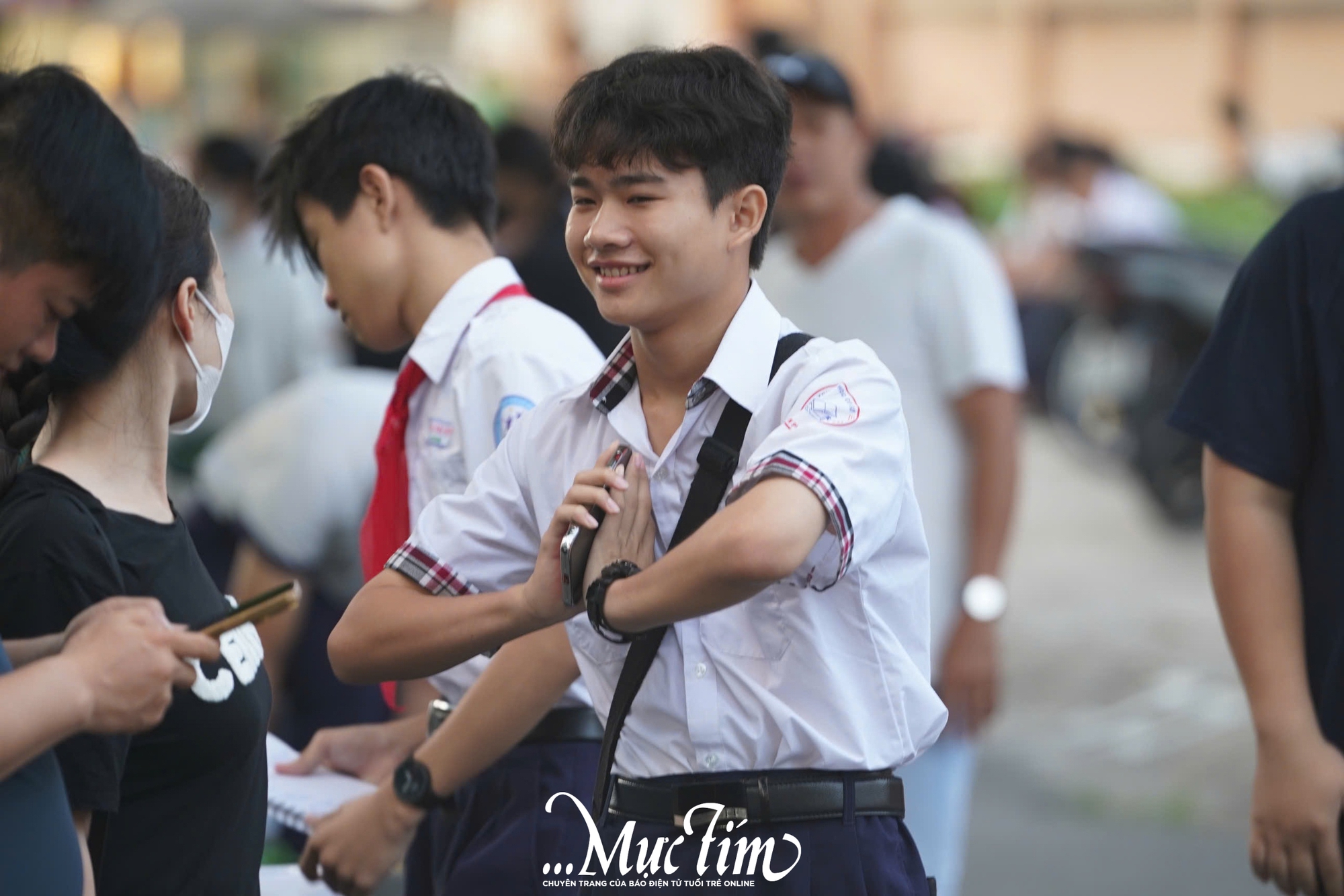Thí sinh 2K10 đến sớm, sẵn sàng cho kỳ thi tuyển sinh vào lớp 10- Ảnh 12.