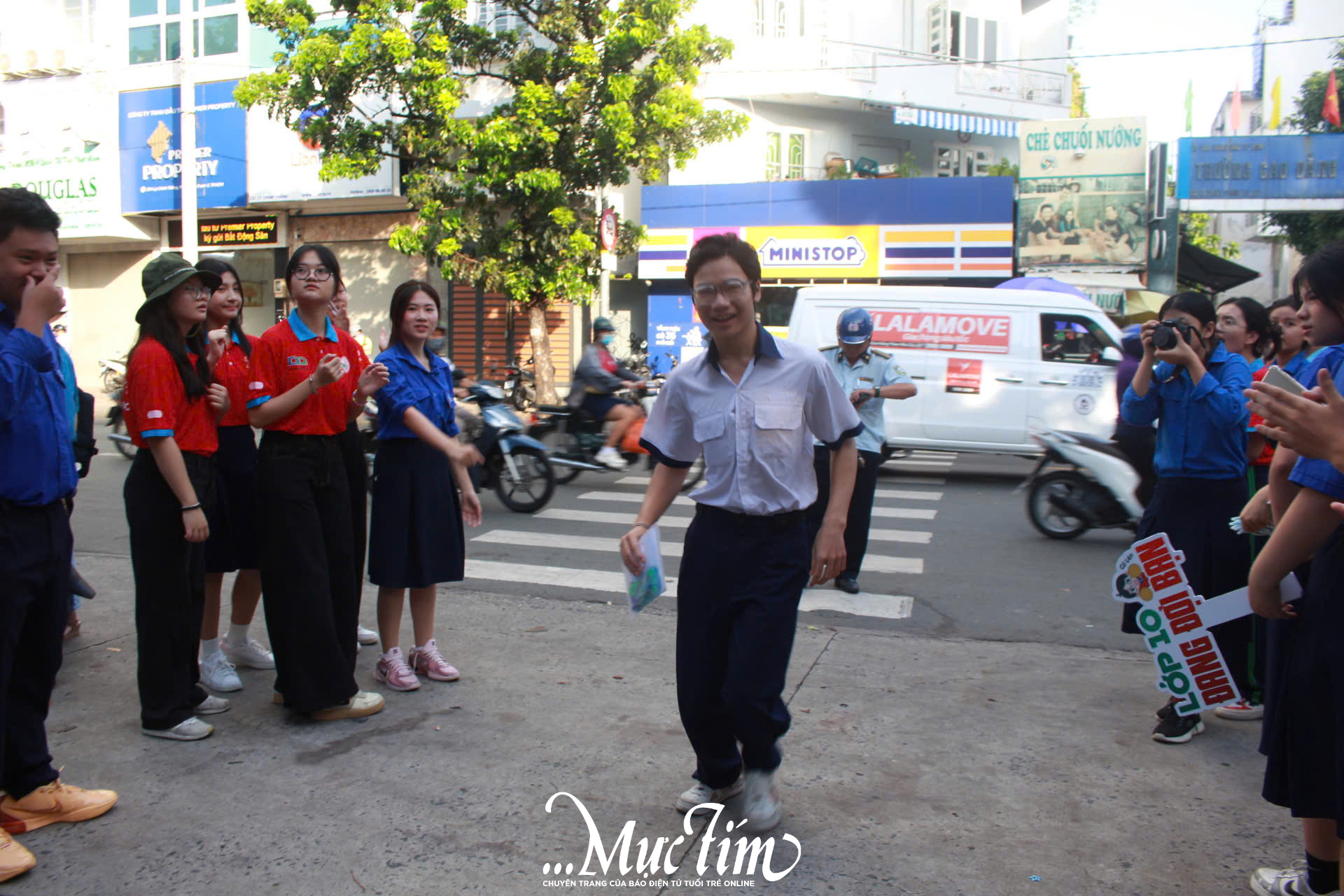 Thí sinh 2K10 đến sớm, sẵn sàng cho kỳ thi tuyển sinh vào lớp 10- Ảnh 15.