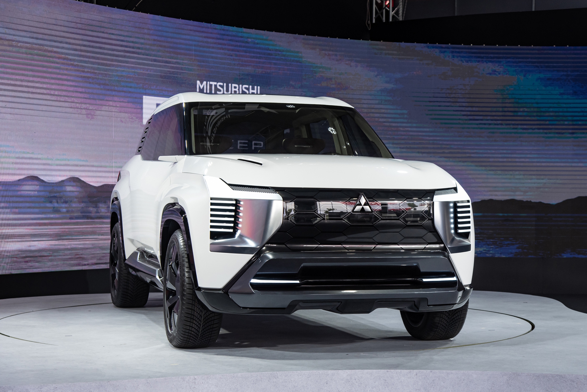 Mitsubishi DST Concept - Ảnh 5.
