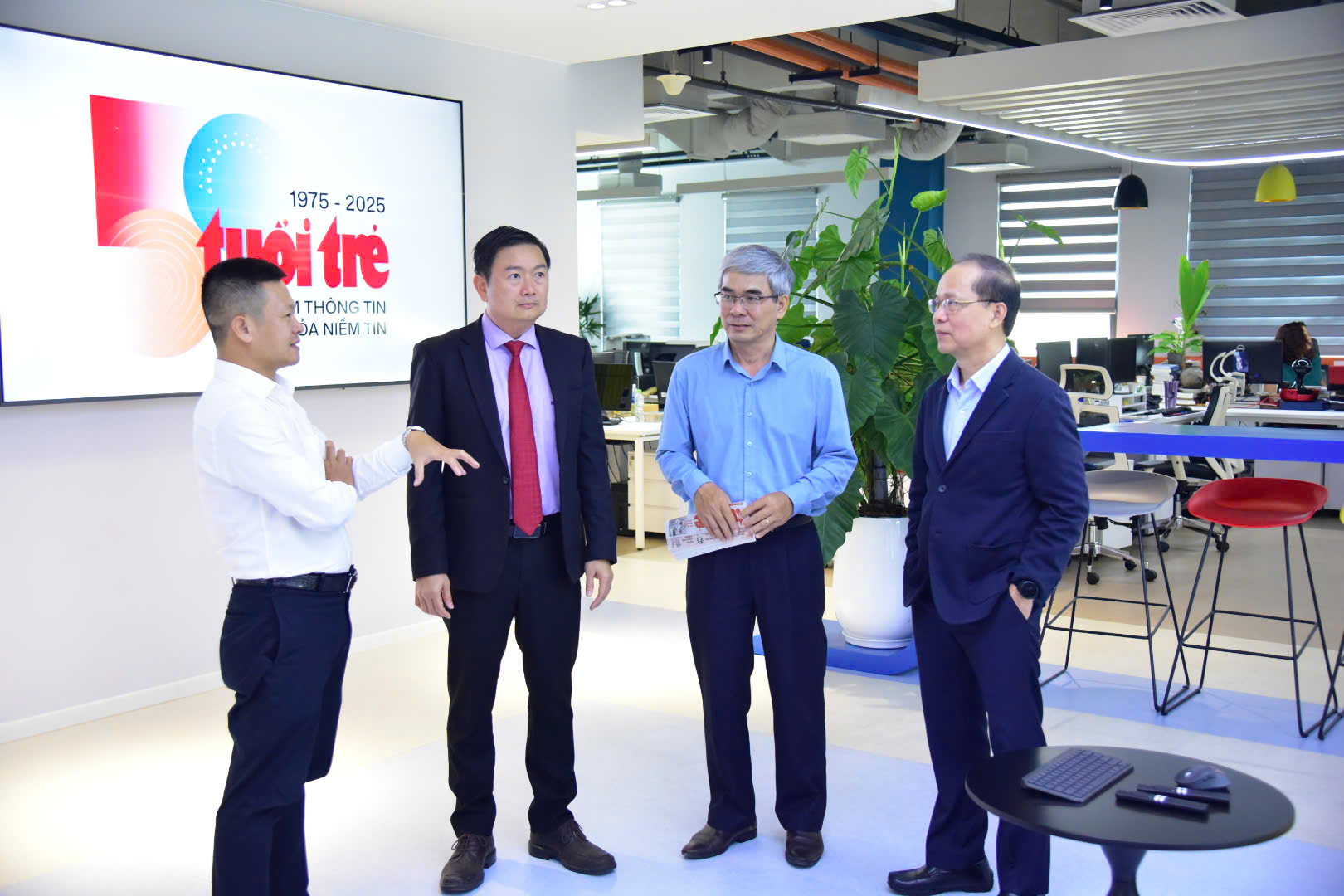 Báo Tuổi Trẻ đào tạo chuyên sâu nghiệp vụ báo chí truyền thông quốc tế cho sinh viên HUFLIT - Ảnh 7.