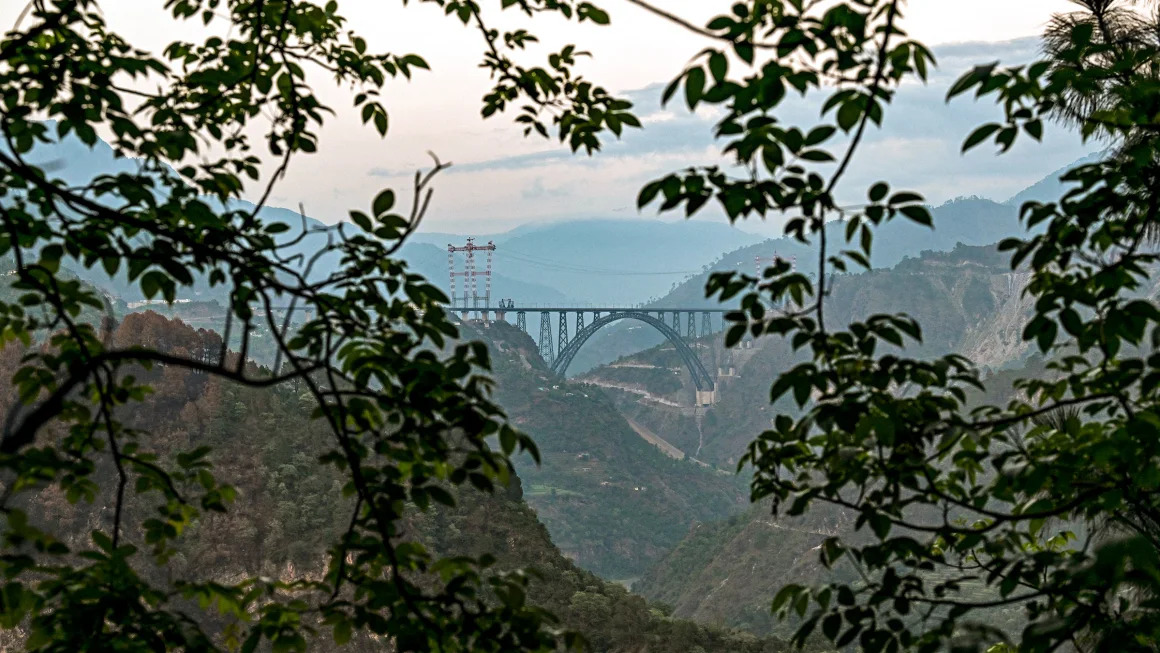 tháp Eiffel - Ảnh 1.