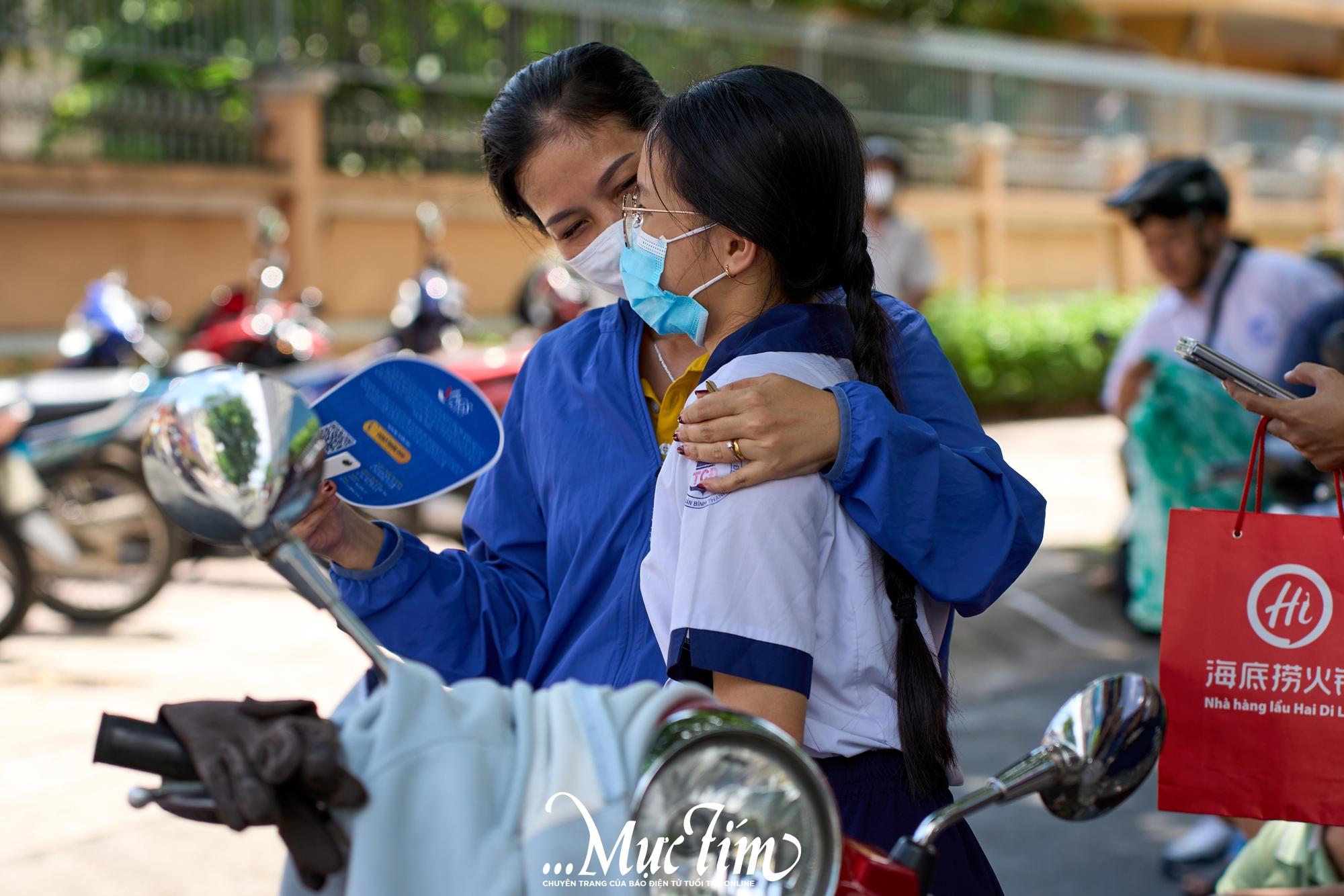 1.001 khoảnh khắc đẹp trong kỳ thi tuyển sinh lớp 10 ở TP.HCM- Ảnh 4.