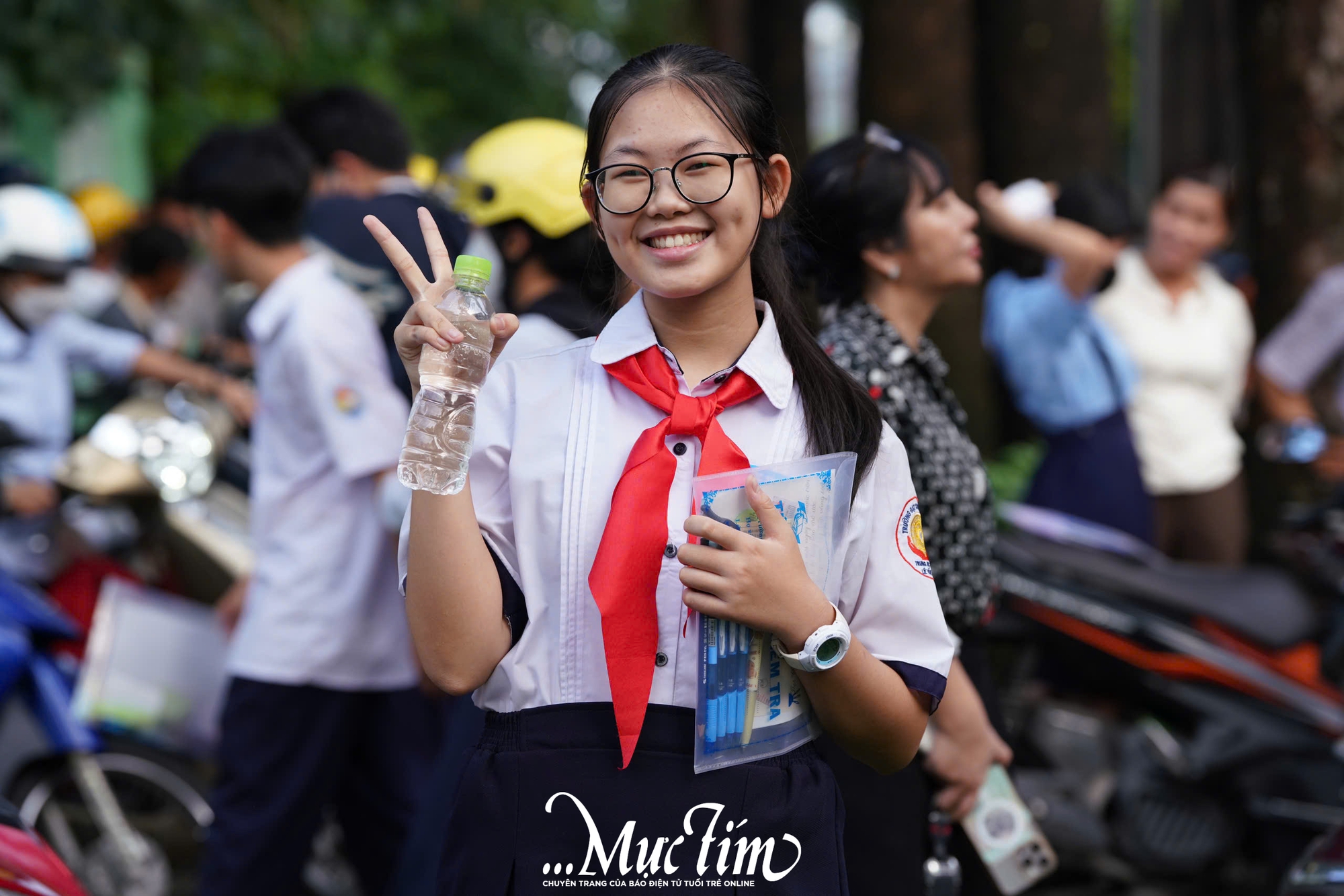 1.001 khoảnh khắc đẹp trong kỳ thi tuyển sinh lớp 10 ở TP.HCM- Ảnh 43.