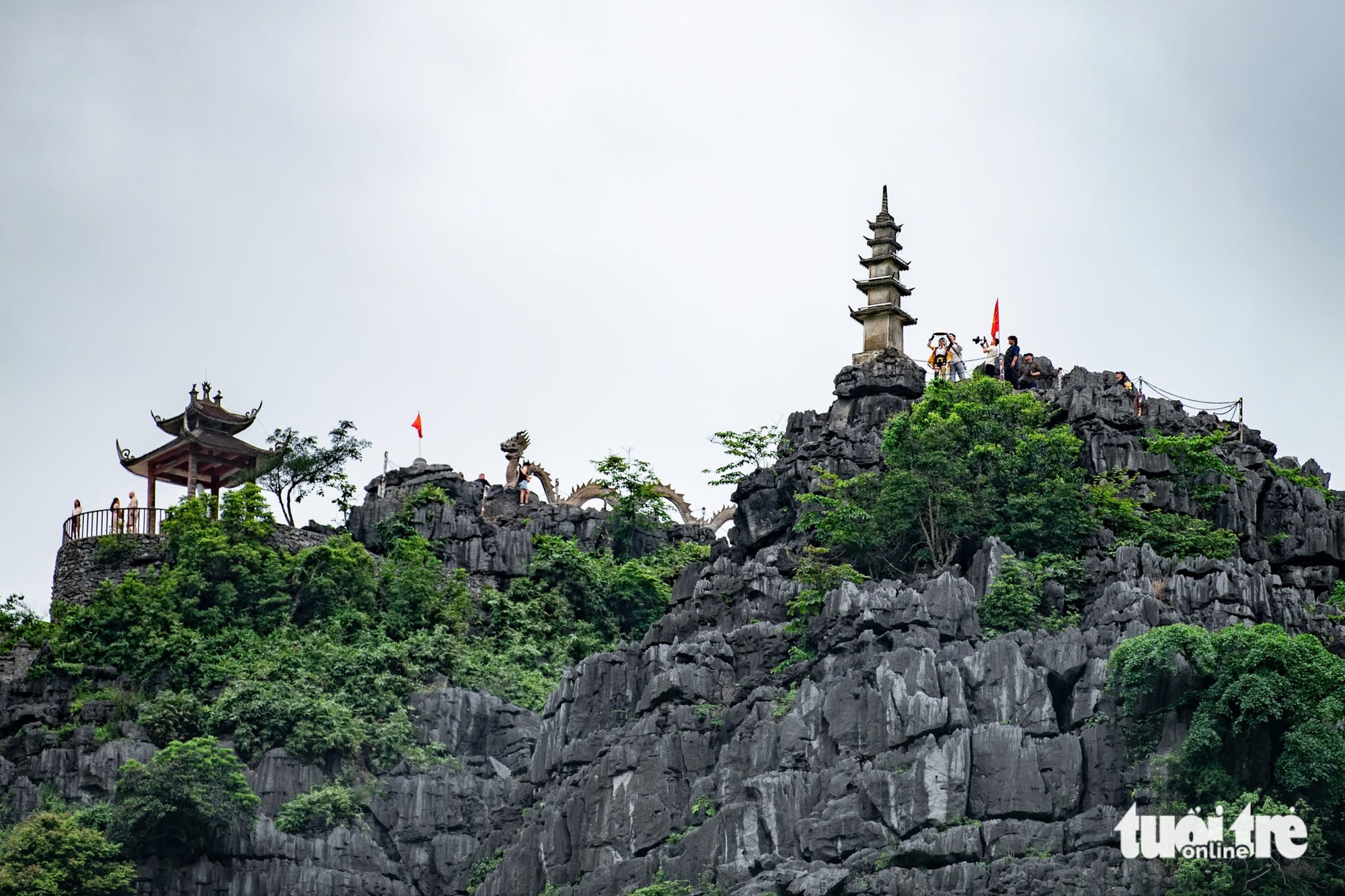 Be sure to take in Ninh Binh’s finest lotus pond in bloom while at Mua Cave- Ảnh 7. Be sure to take in Ninh Binh’s finest lotus pond in bloom while at Mua Cave- Ảnh 7.