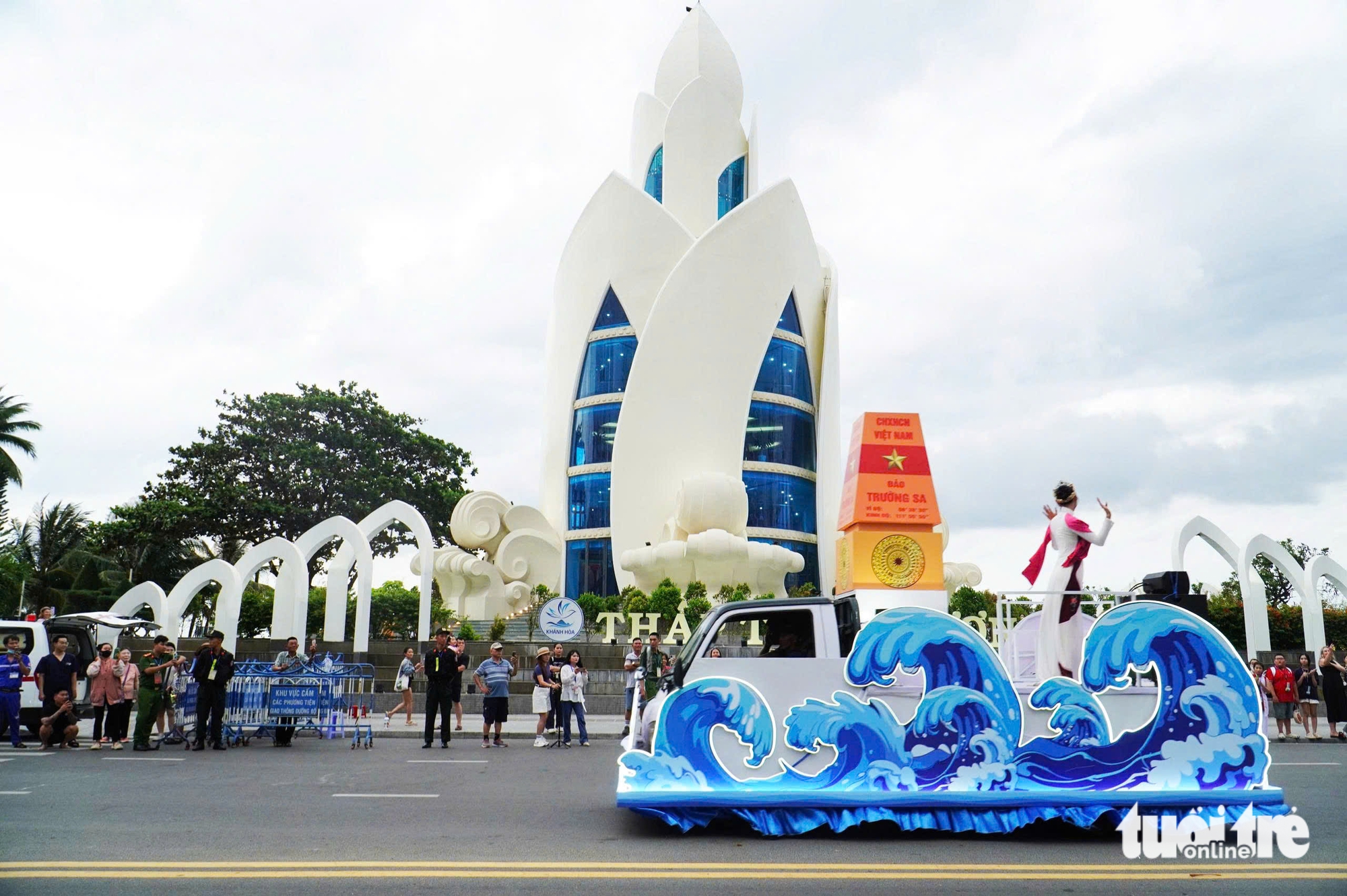 Rực rỡ lễ hội Carnival trên đường phố Nha Trang - Ảnh 3. Nha Trang - Ảnh 3.