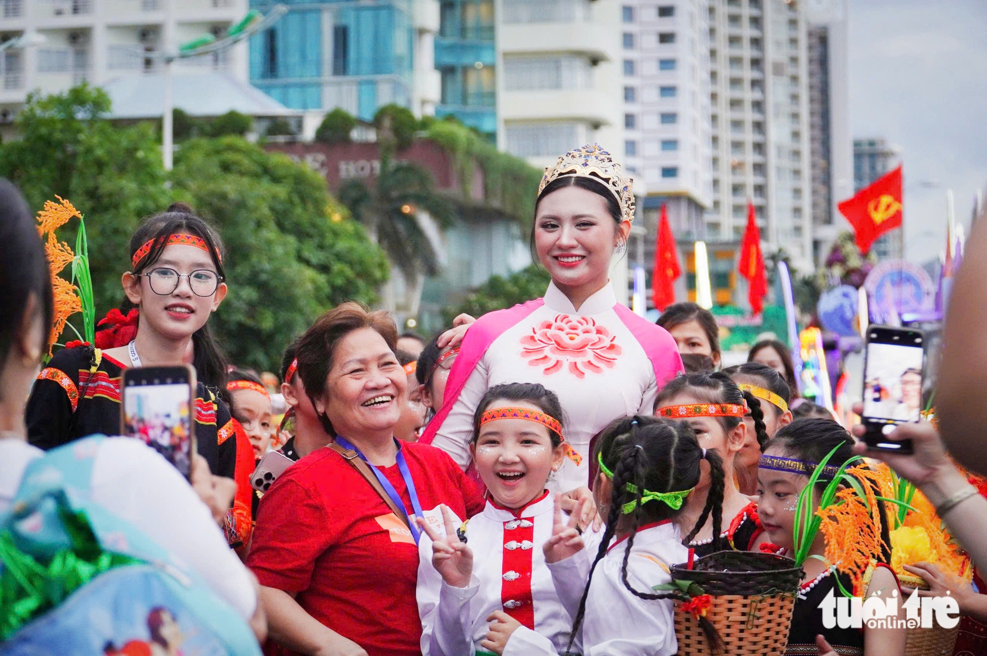 Rực rỡ lễ hội Carnival trên đường phố Nha Trang - Ảnh 4. Nha Trang - Ảnh 4.