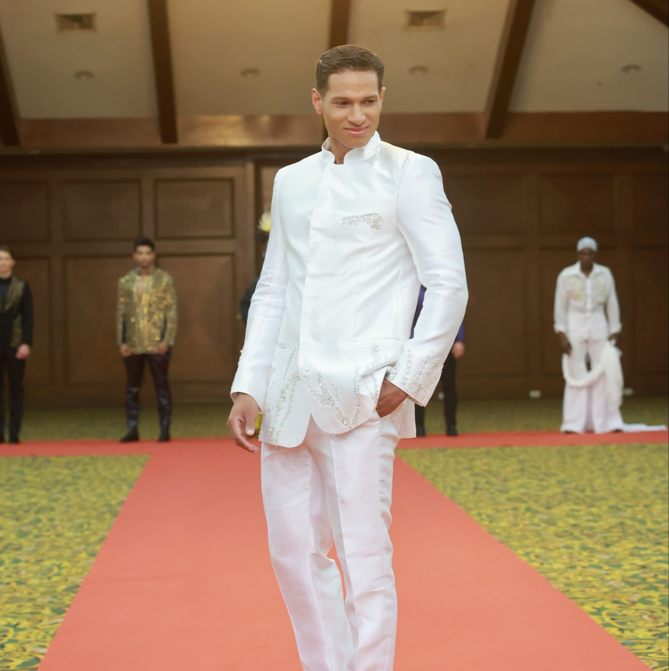 Manhunt International 2025: Đêm thời trang đơn điệu, thiếu sức hút - Ảnh 4. Manhunt International - Ảnh 4.