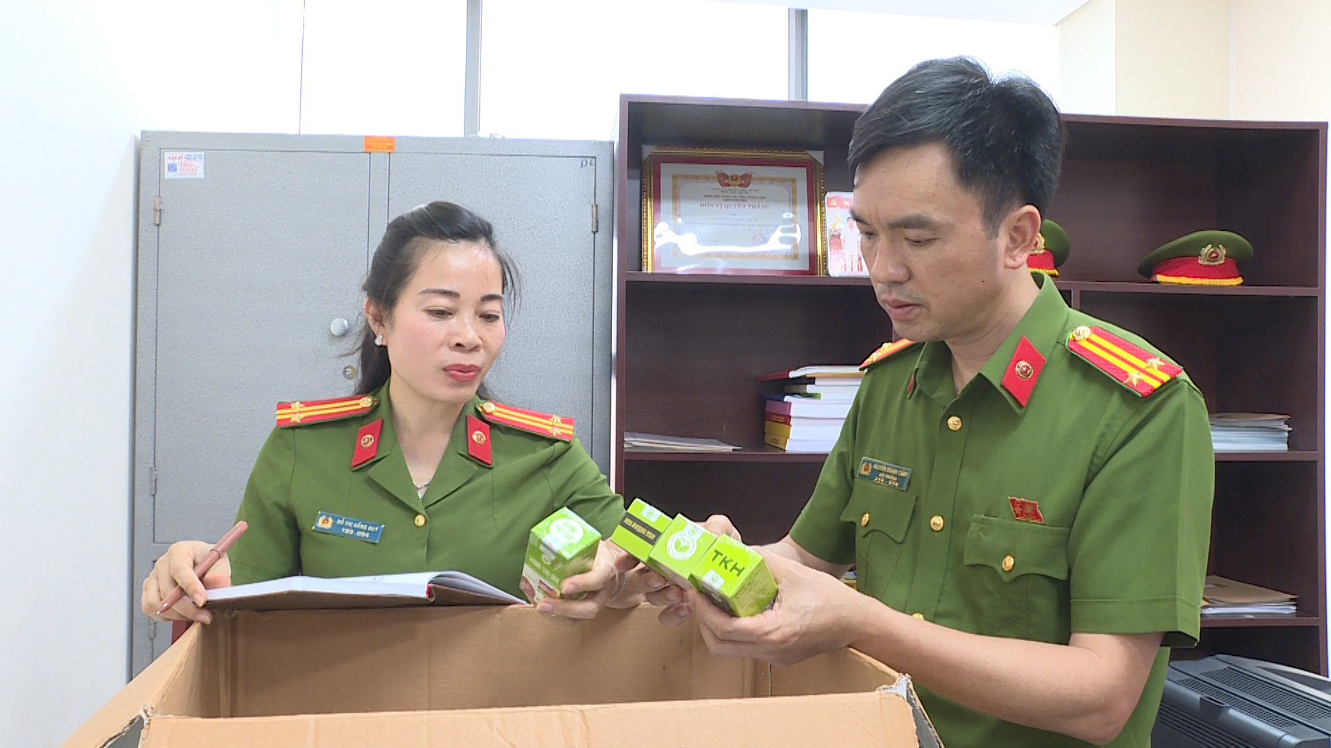 Uống phải thuốc giả, ai chịu trách nhiệm chi phí khám và điều trị? - Ảnh 1.
