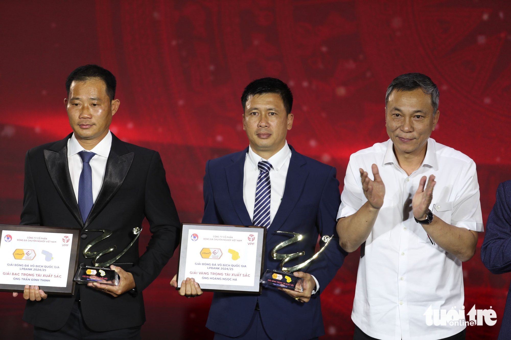 Hoàng Đức, Công Phượng được vinh danh ở V-League Awards - Ảnh 3.