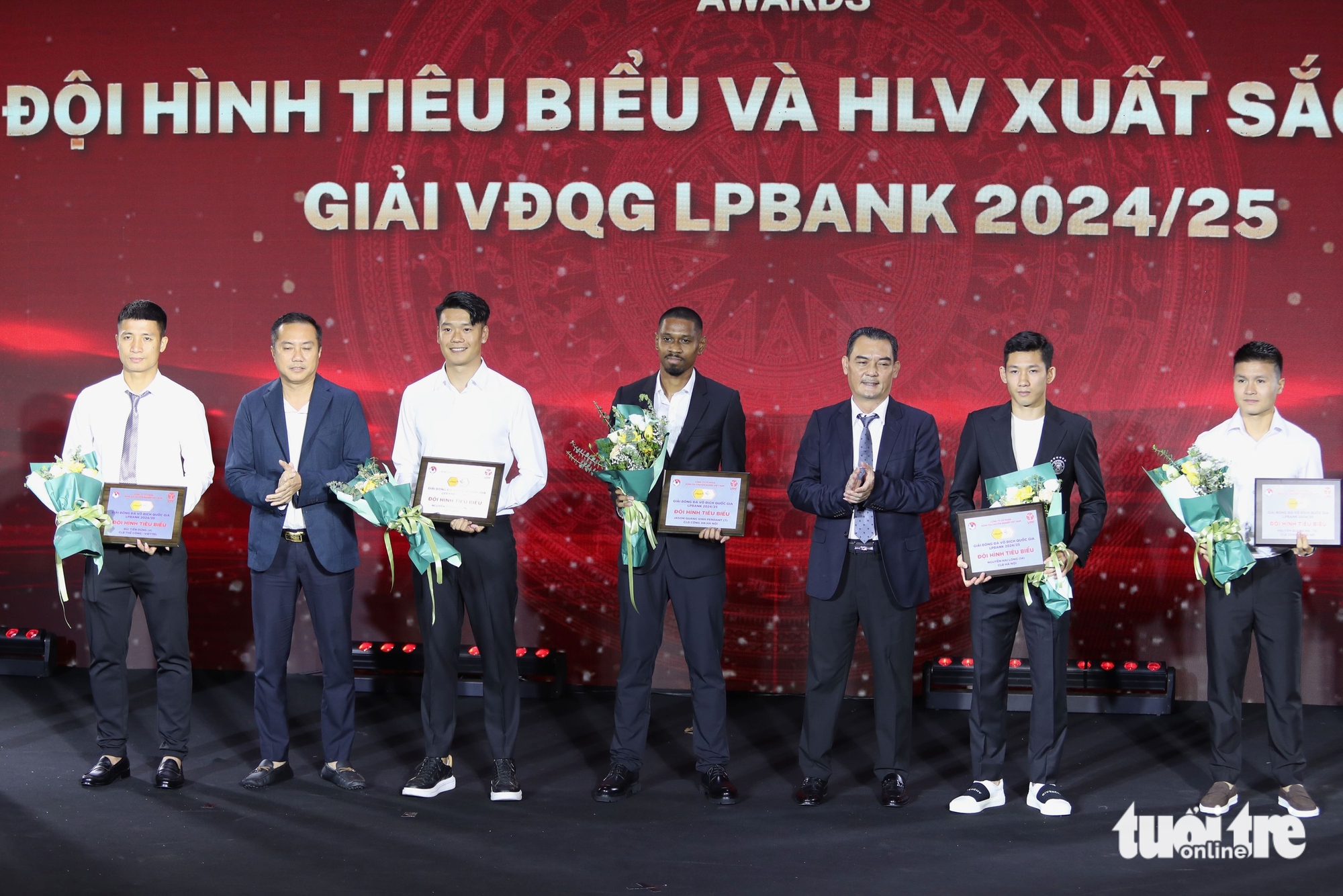 Hoàng Đức, Công Phượng được vinh danh ở V-League Awards - Ảnh 5.