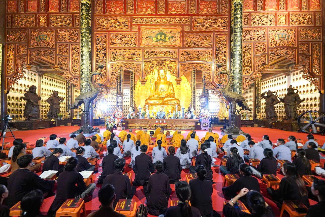 Đúng 6h sáng nay, Hơn 18.000 ngôi chùa, tự viện trên cả nước đồng loạt cầu Quốc thái dân an - Ảnh 5. Hơn 18.000 ngôi chùa và tự viện cả nước đồng loạt 6h sáng cử chuông trống cầu quốc thái dân an - Ảnh 5.
