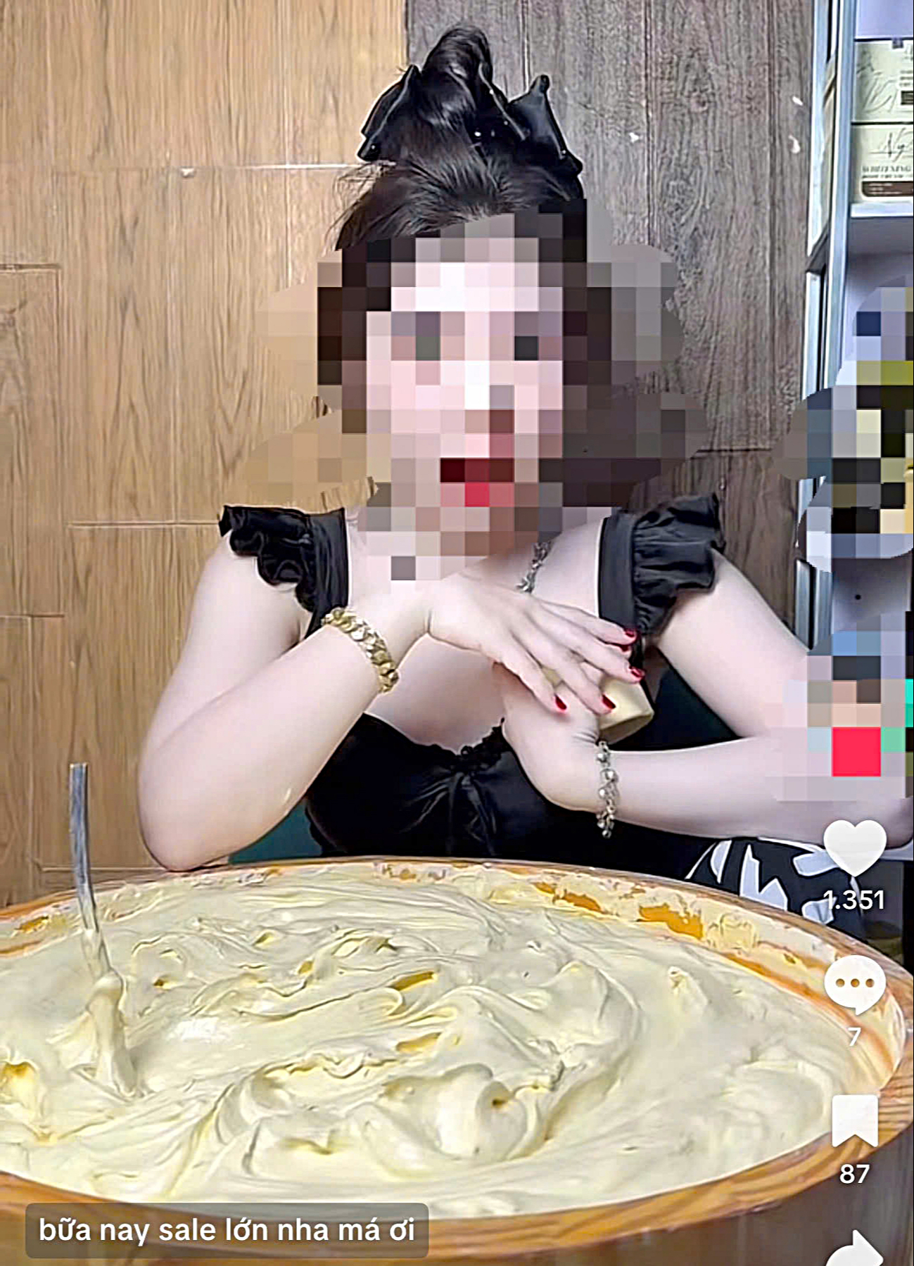 Krim campuran 'pemutih instan' dijual luas secara daring - Foto 2. kem trộn - Ảnh 2.