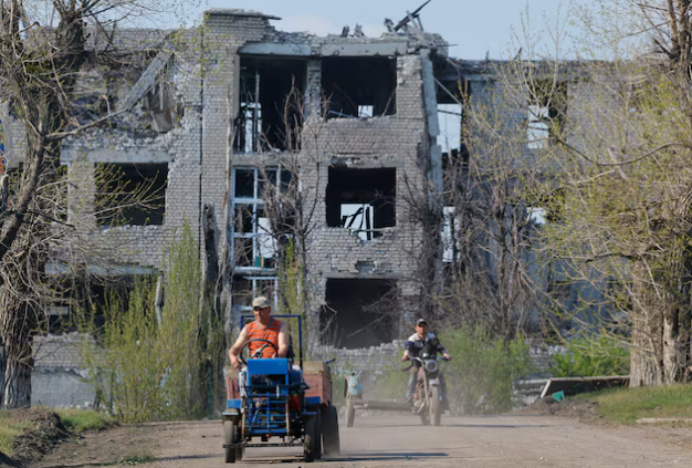 Nga tuyên bố kiểm soát hoàn toàn vùng Luhansk của Ukraine - Ảnh 1.