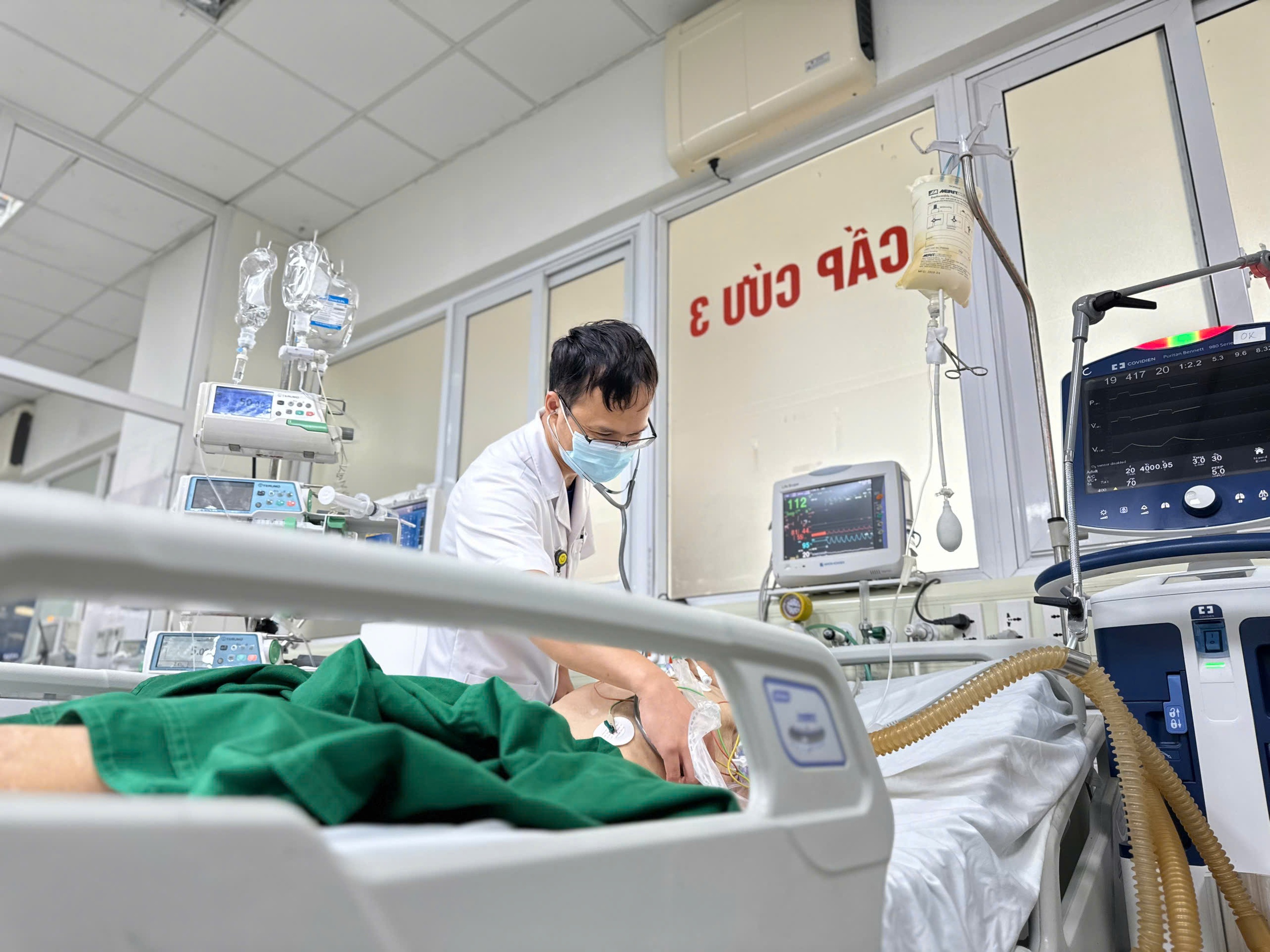 Nhiễm liên cầu lợn khi chế biến tóp mỡ bị đứt tay - Ảnh 1.