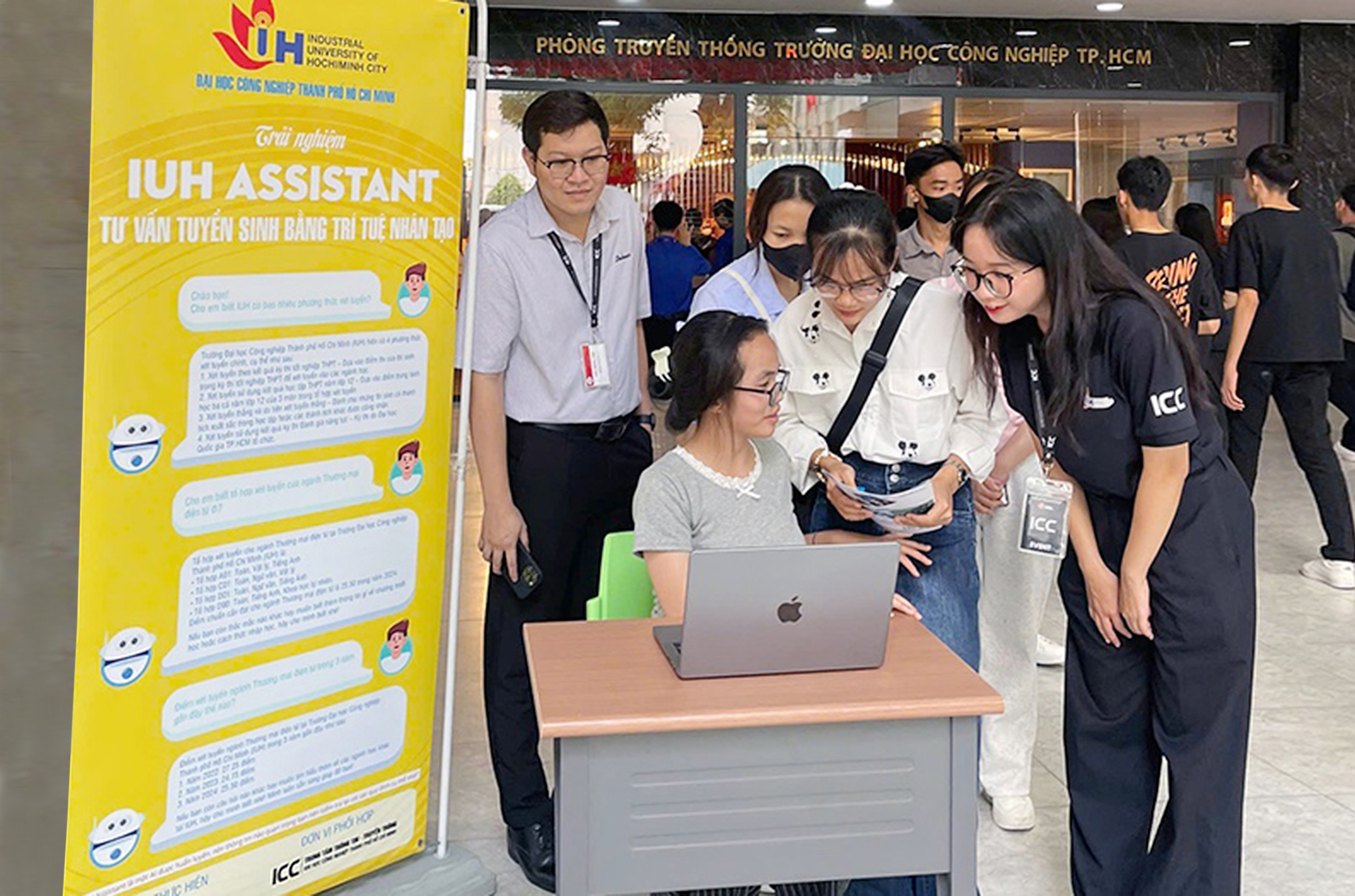 Bùng nổ chatbot AI tư vấn xét tuyển đại học - Ảnh 1. chatbot - Ảnh 1.