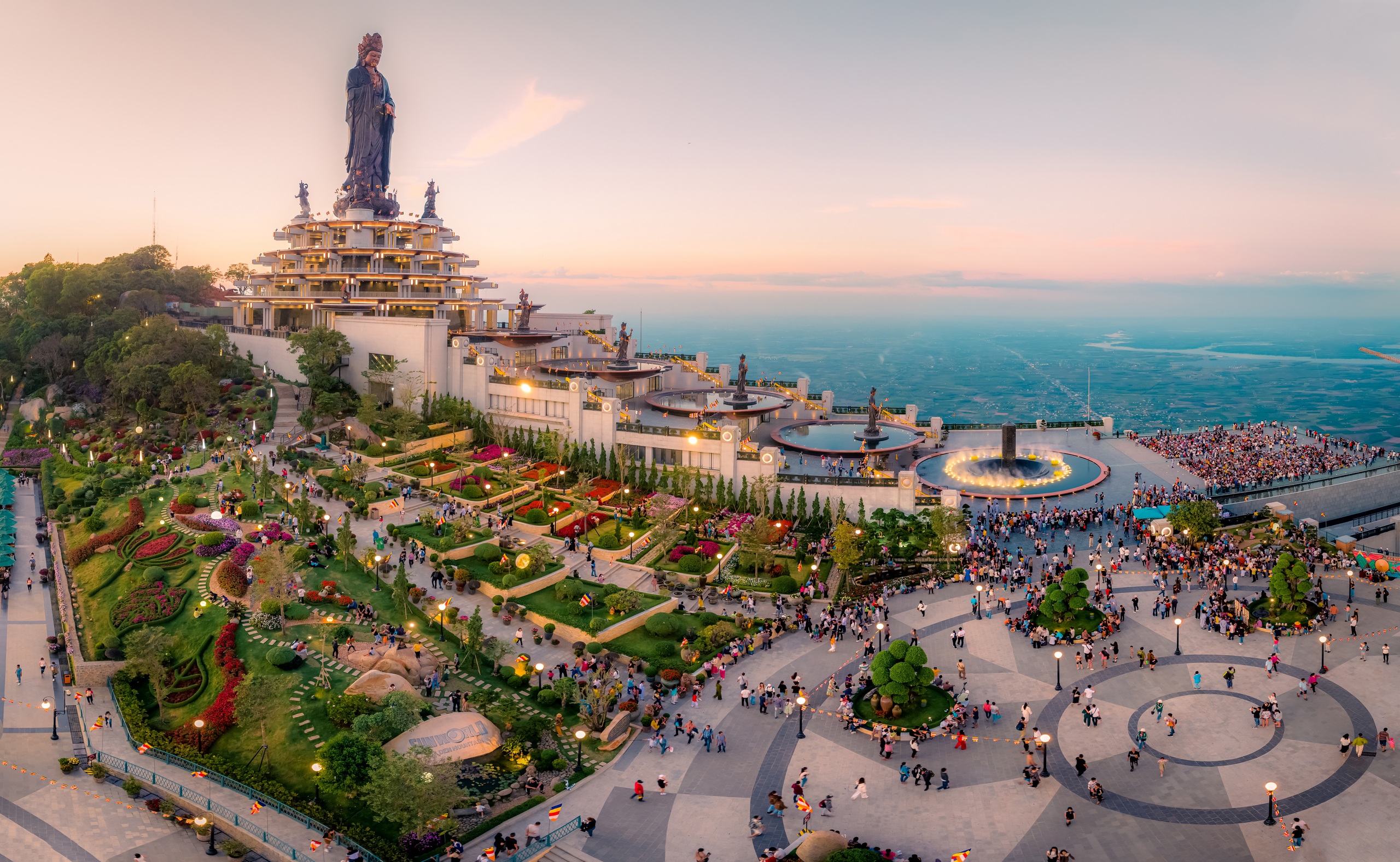 Tây Ninh kêu gọi đầu tư phát triển Khu du lịch quốc gia Núi Bà Đen - Ảnh 1.