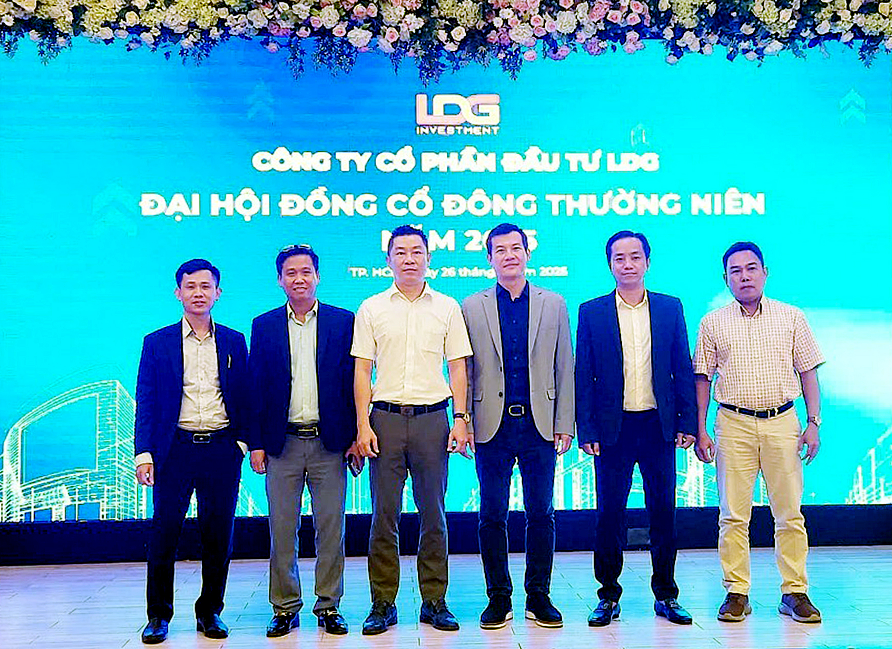 Cựu chủ tịch tái xuất, cổ phiếu LDG tăng trần 10 phiên liên tiếp chưa dừng - Ảnh 1.