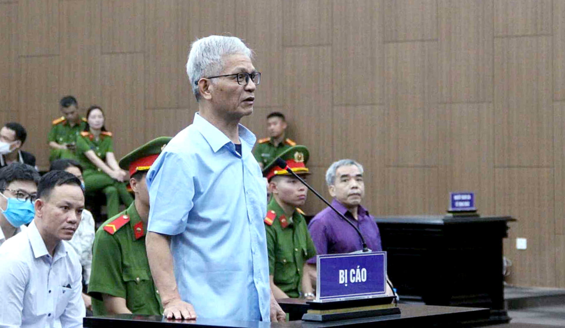 Cựu bí thư Quảng Ngãi Lê Viết Chữ lãnh 7 năm tù - Ảnh 1.
