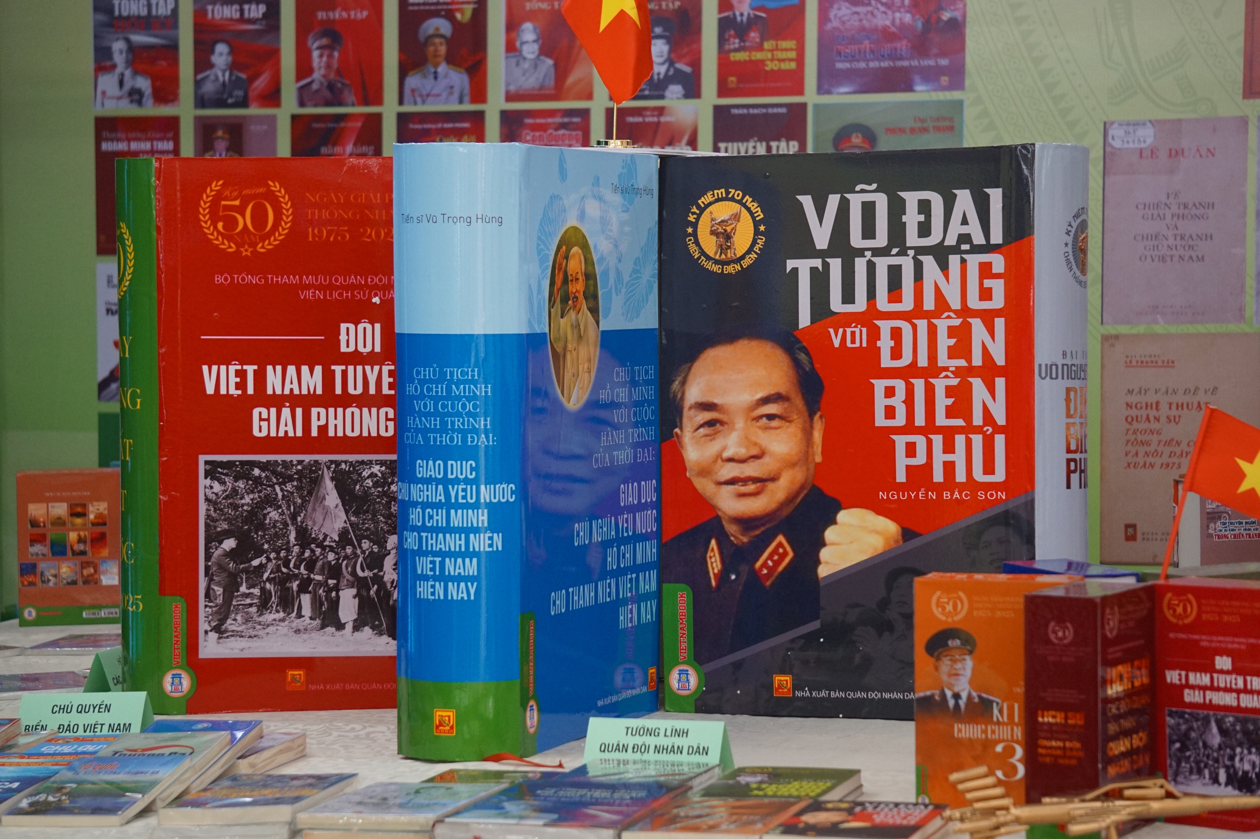 Có một nơi chuyên xuất bản sách của các lãnh tụ, tướng lĩnh, những cuốn sách đi khắp chiến trường - Ảnh 1. Có một nơi chuyên xuất bản sách của các lãnh tụ, tướng lĩnh, những cuốn sách đi khắp chiến trường - Ảnh 1.