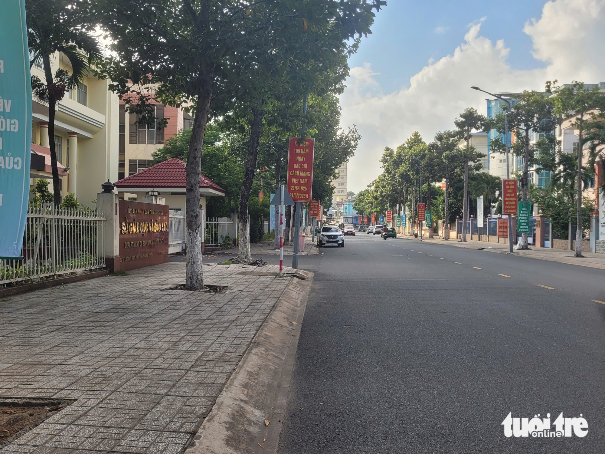 trụ sở dôi dư - Ảnh 1.