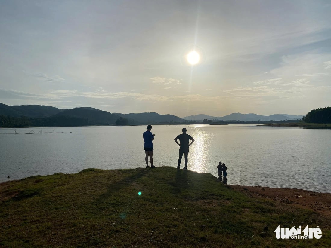 Phu Ninh Lake in Da Nang becomes summer hotspot for scenic views- Ảnh 2. Phu Ninh Lake in Da Nang becomes summer hotspot for scenic views- Ảnh 2.