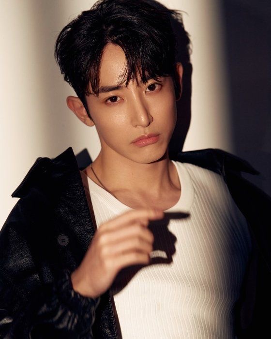Nhan sắc Lee Soo Hyuk cỡ nào mà chuyên trị vai mỹ nam vô thực? - Ảnh 1.