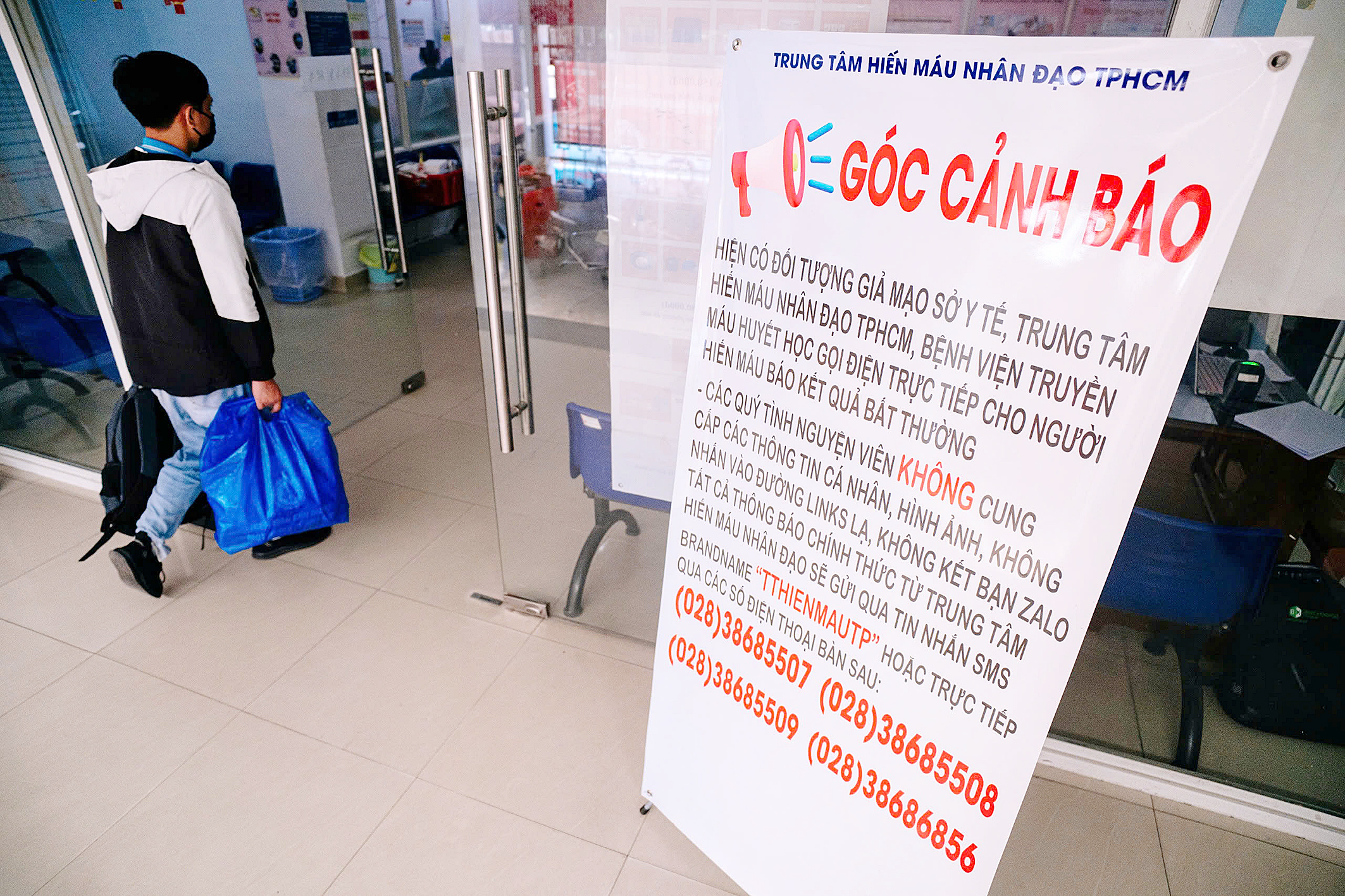 Chiêu lừa đảo người hiến máu chiếm đoạt tài sản - Ảnh 1. hiến máu - Ảnh 1.