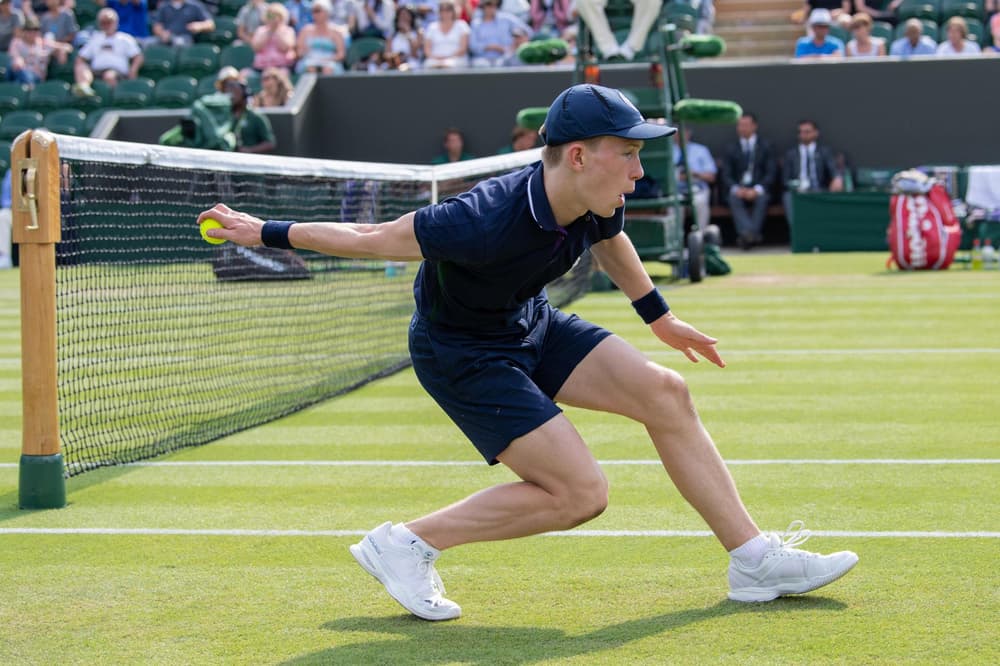 Những cô, cậu bé nhặt bóng ở Grand Slam là ai? - Ảnh 1.