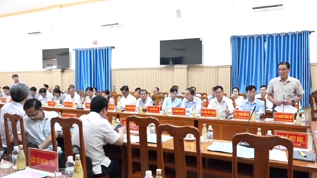 Chủ tịch An Giang: Sẽ loại cán bộ yếu kém không đủ năng lực - Ảnh 1.