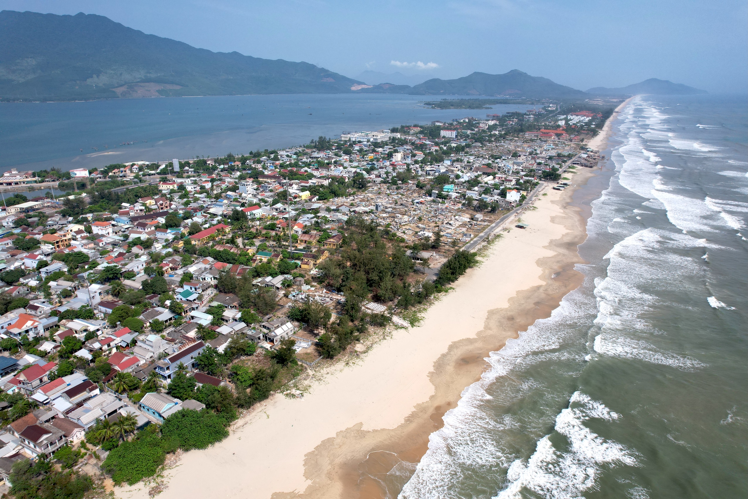 ĐƯỜNG SẮT CAO TỐC - Ảnh 1.