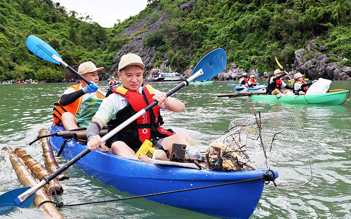 Every weekend, these volunteers pick up trash to keep Vietnam’s Buon Ma Thuot clean- Ảnh 3. Every weekend, these volunteers pick up trash to keep Vietnam’s Buon Ma Thuot clean- Ảnh 3.