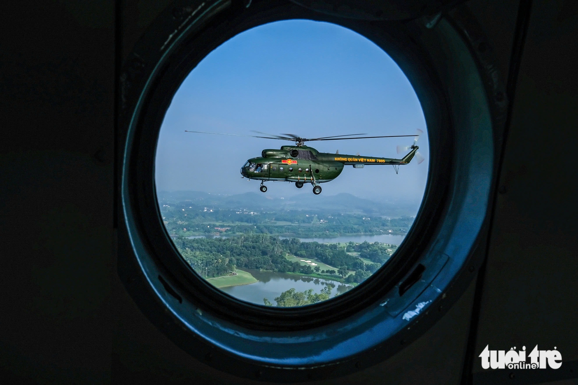 Vietnamese pilots begin training for 80th anniversary of National Day - Ảnh 1.