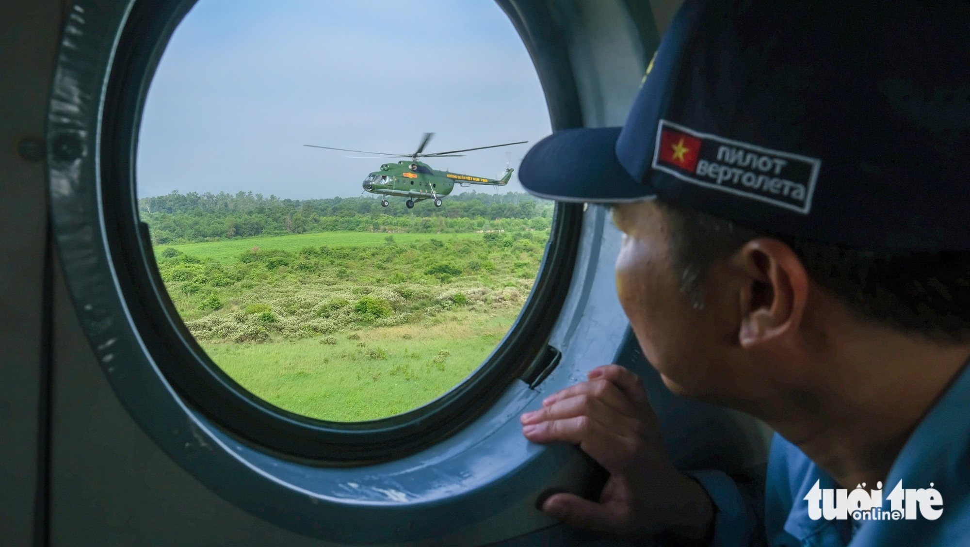Vietnamese pilots begin training for 80th anniversary of National Day - Ảnh 3.