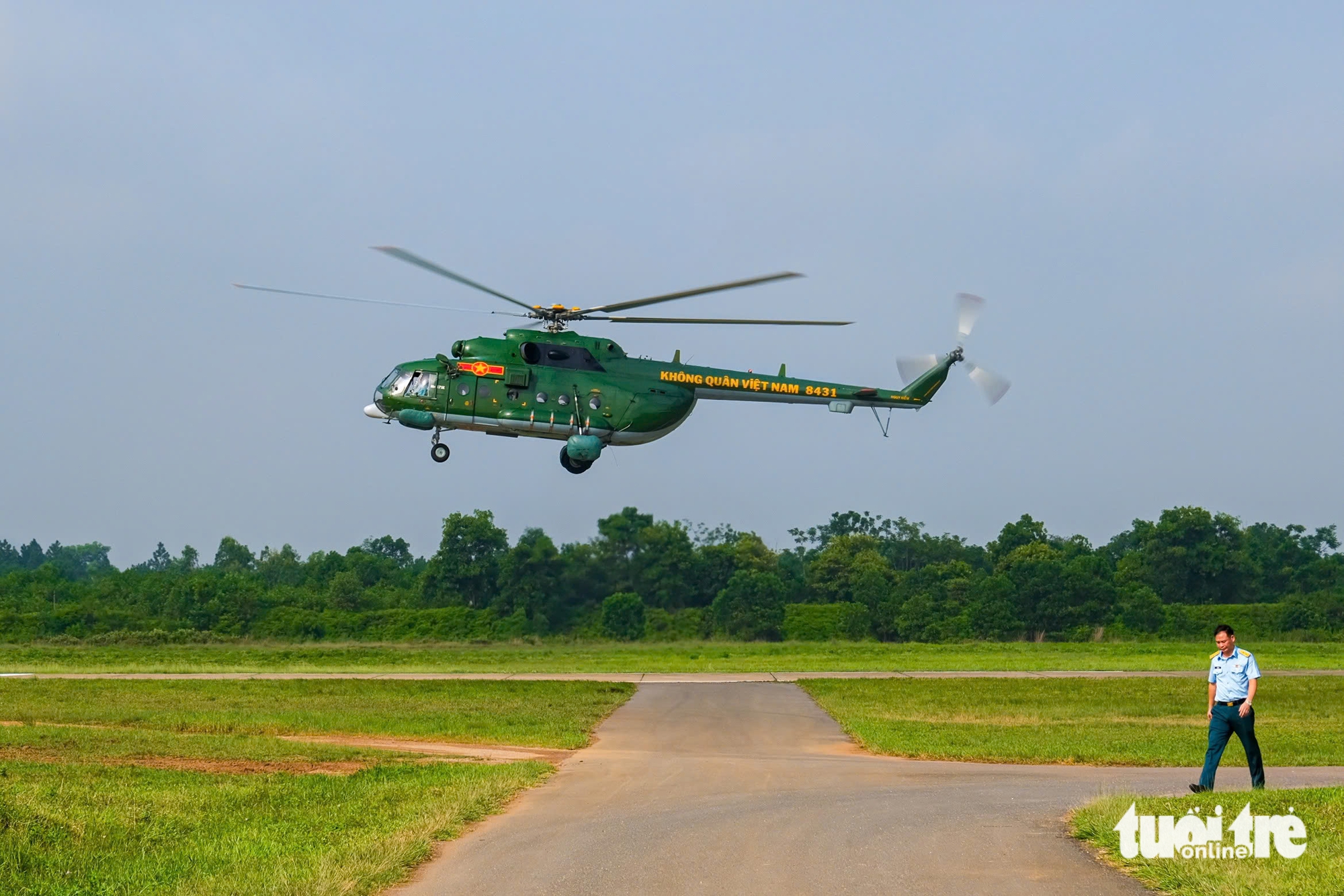 Vietnamese pilots begin training for 80th anniversary of National Day - Ảnh 5.