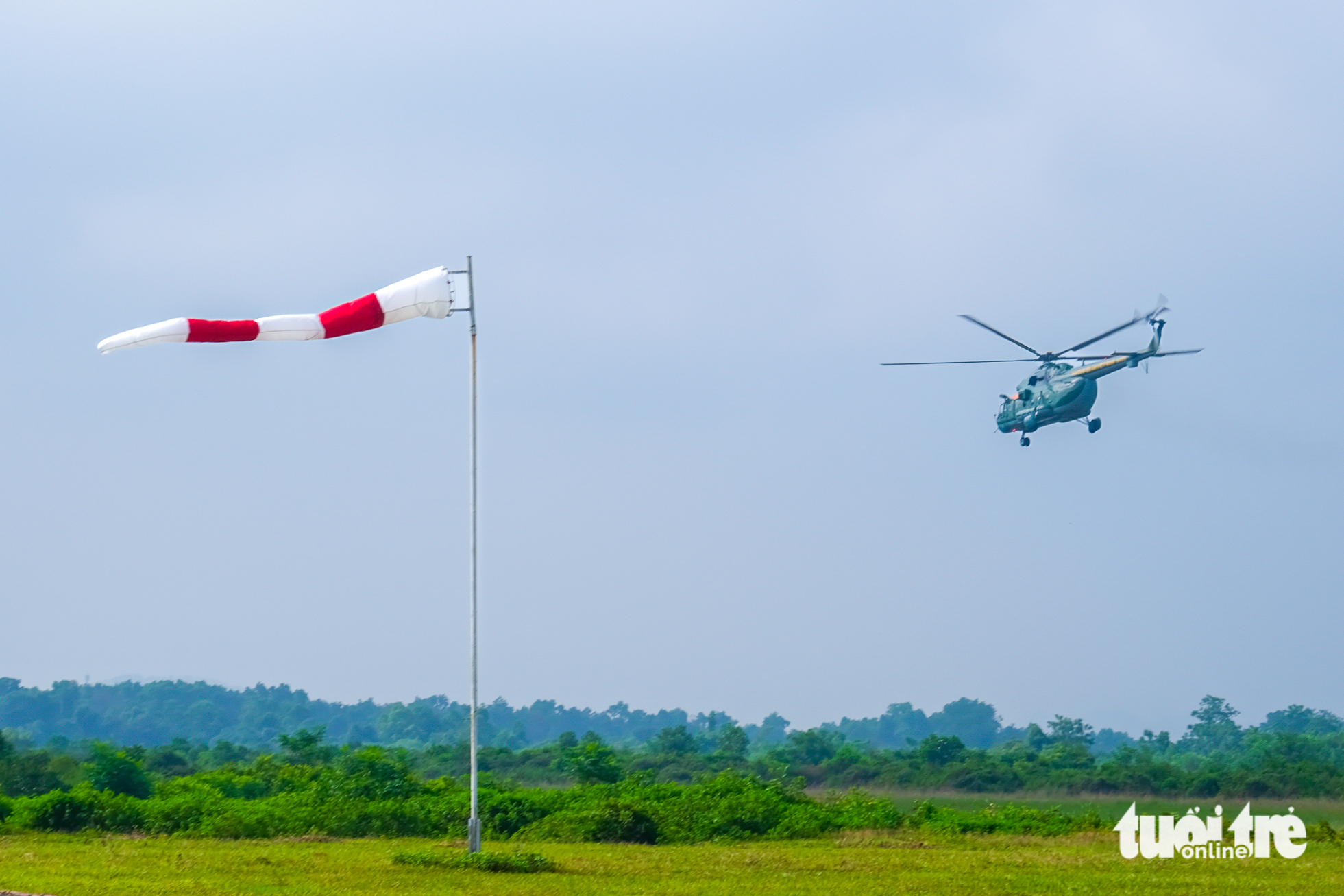 Vietnamese pilots begin training for 80th anniversary of National Day - Ảnh 6.