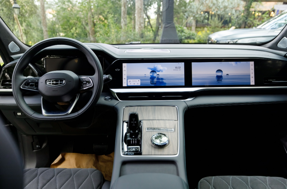 Geely Display Geely Monjaro debuts in Vietnam, priced from $42,030