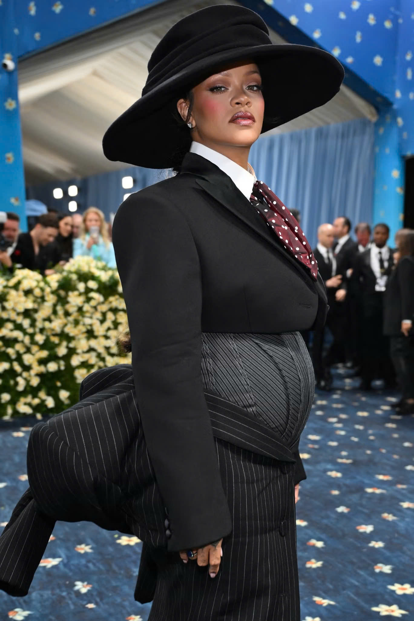 리안나는 공식적으로 패션업계에서  Rihanna - Ảnh 5.