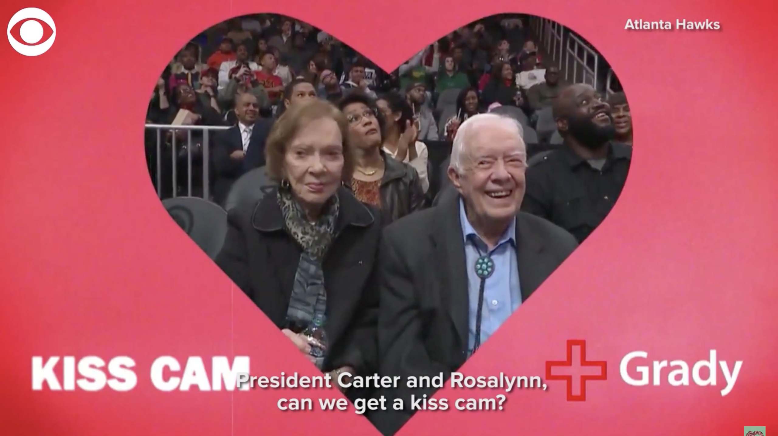 Kiss cam là gì mà hot rần rần hôm nay?- Ảnh 4. Kiss cam là gì mà hot rần rần hôm nay?- Ảnh 4.