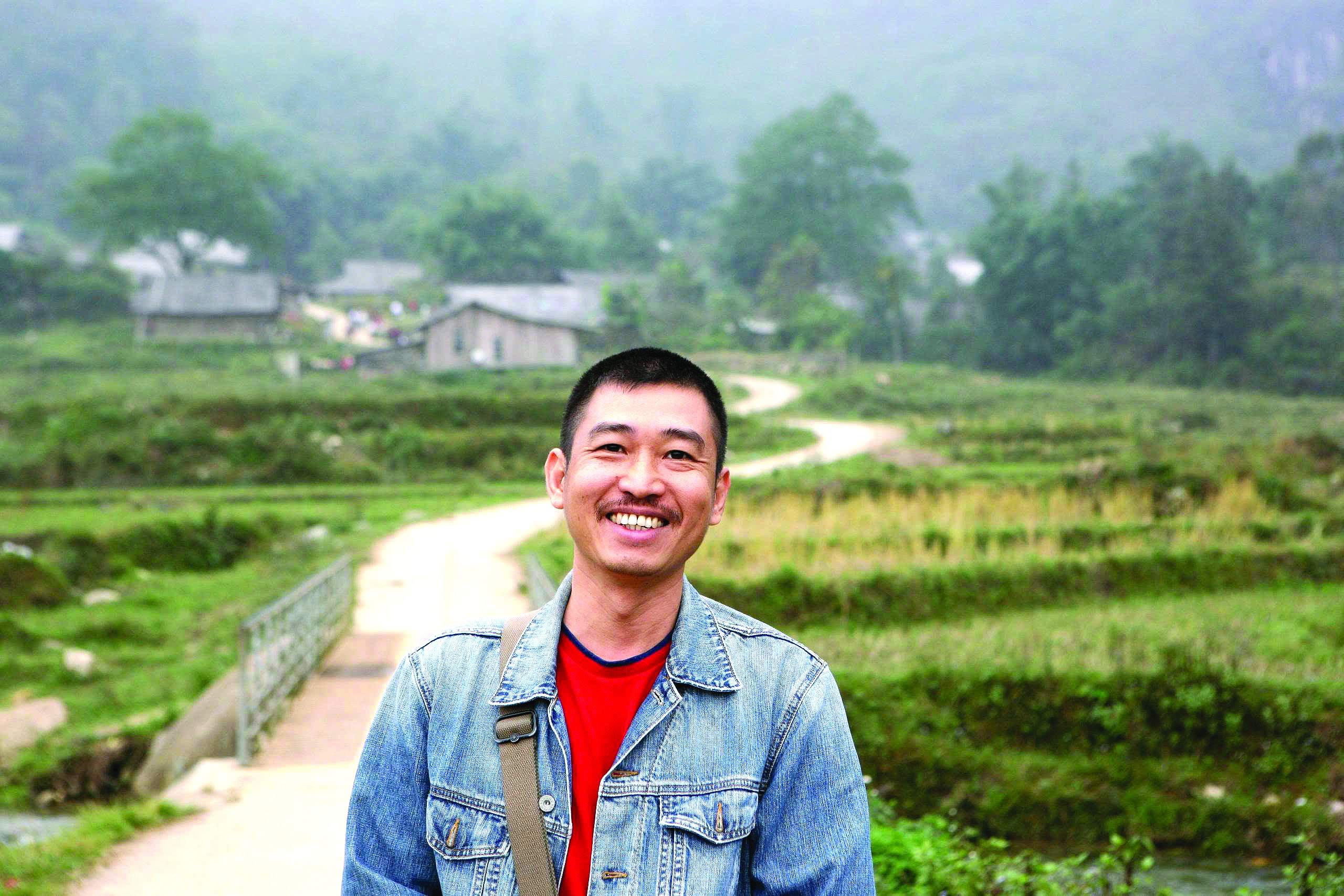 Le Thiet Cuong វិលត្រឡប់មកពិភពដ៏ស្រស់ស្អាតវិញដោយរីករាយ - រូបថត ២. Lê Thiết Cương thong dong về cõi đẹp - Ảnh 2.