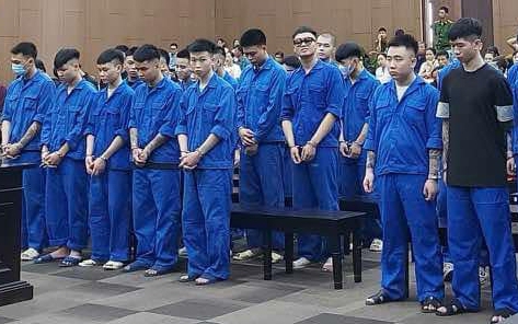 Nhóm thanh niên mang hung khí vào quán cà phê ở Cà Mau làm một người tử vong - Ảnh 2.