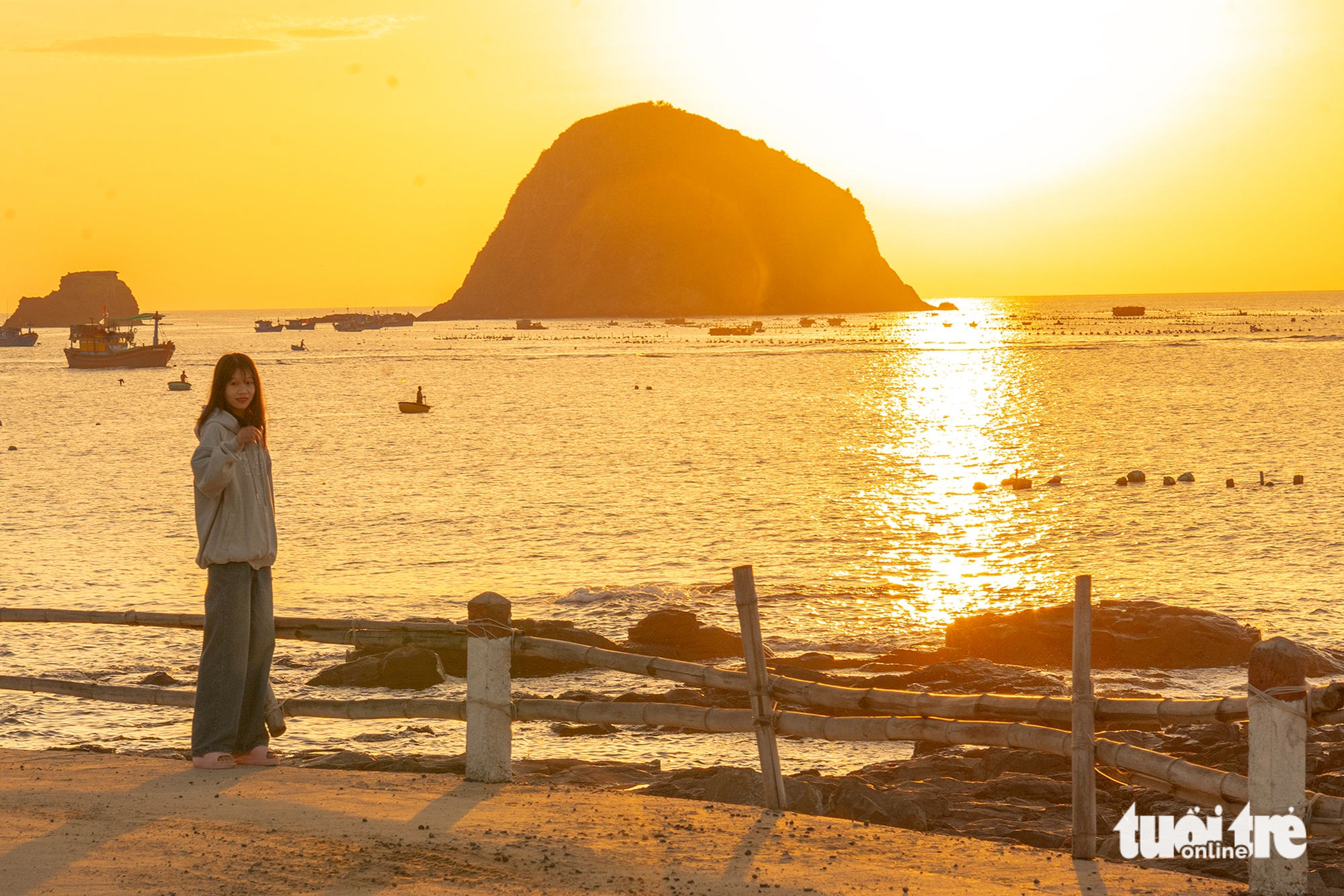 Coastal path boosts tourism at Vietnam’s south-central island - Ảnh 3. Coastal path boosts tourism at Vietnam’s south-central island - Ảnh 3.