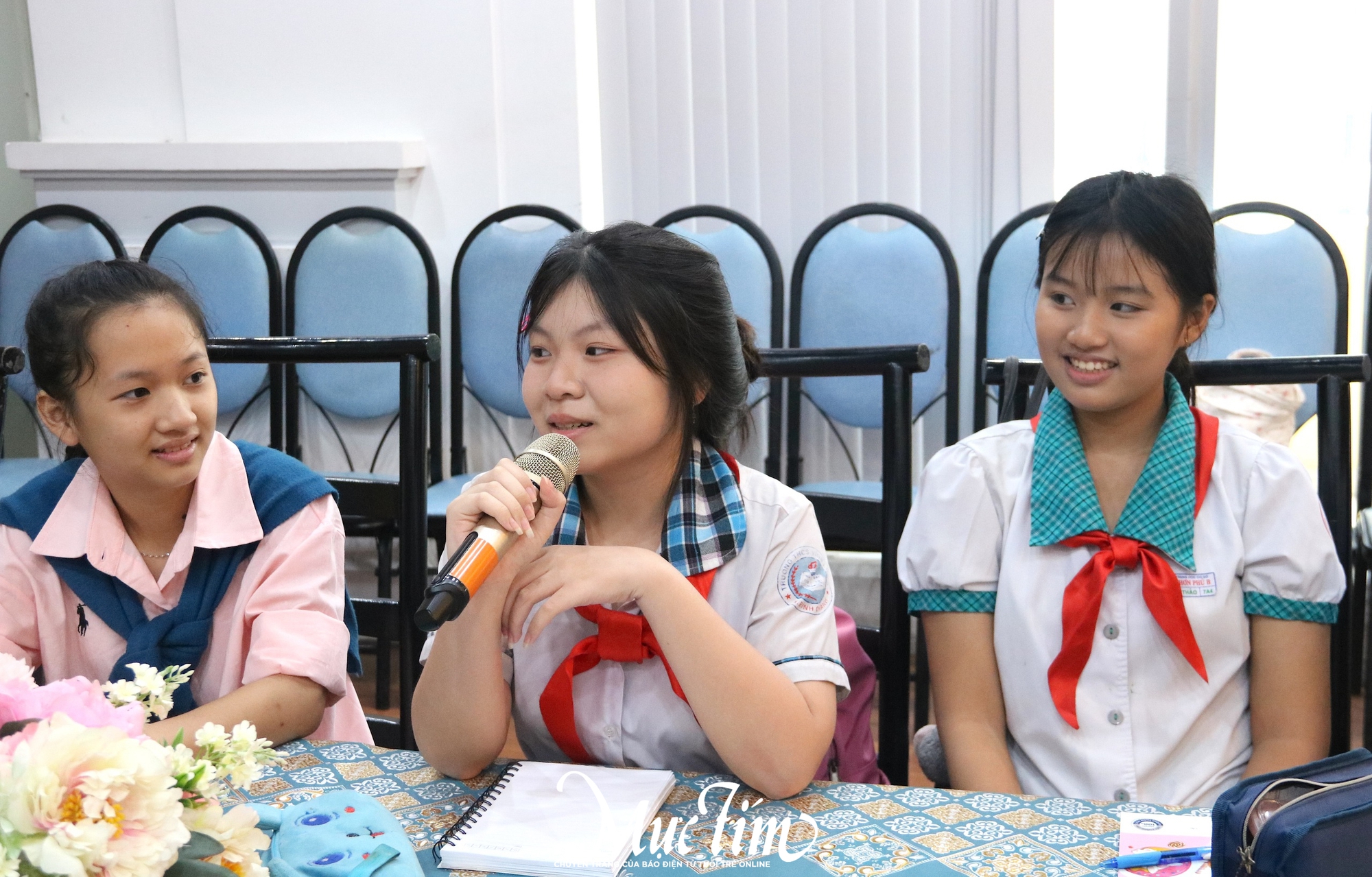 Hào hứng khám phá nghề báo tại CLB Phóng viên nhí Khăn Quàng Đỏ - Ảnh 4.