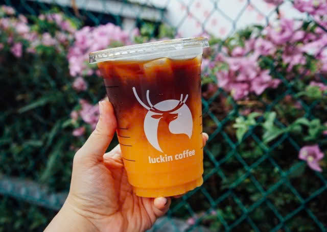 0 lemak, rendah kalori, buah segar: Kopi sihat Luckin Coffee menarik minat golongan muda - Foto 5. Luckin Coffee - Ảnh 5.
