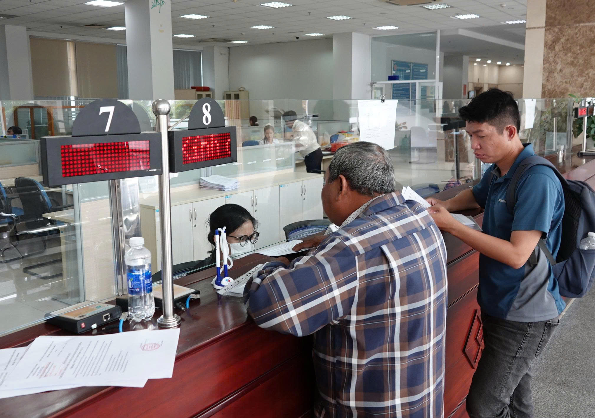 Người nộp thuế thu nhập cá nhân chờ tin vui giảm trừ gia cảnh - Ảnh 1.